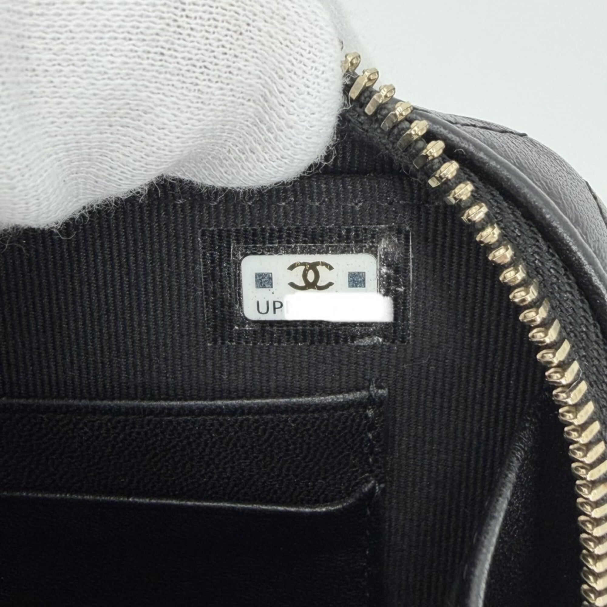 Chanel Matelasse Black Leather Pochette Shoulder Bag (Pre-Owned)