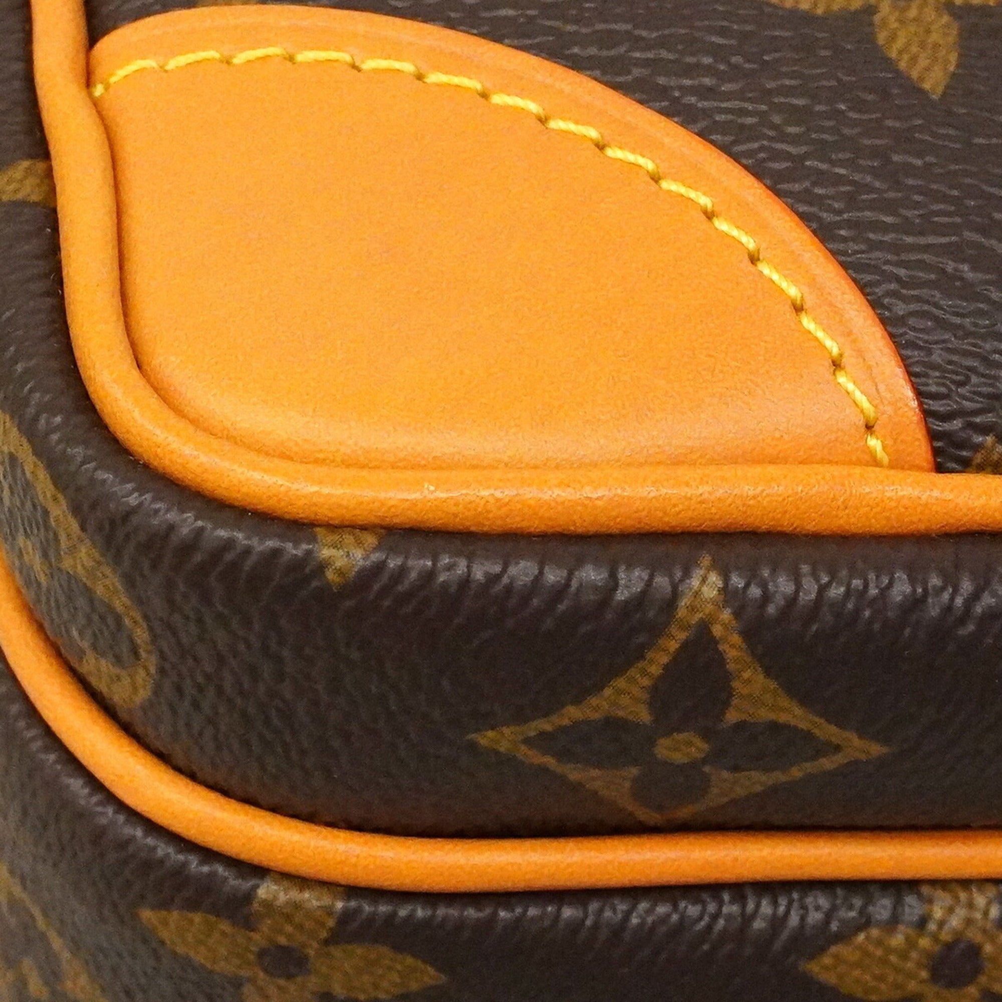 Louis Vuitton Brown Handbag (Pre-Owned)
