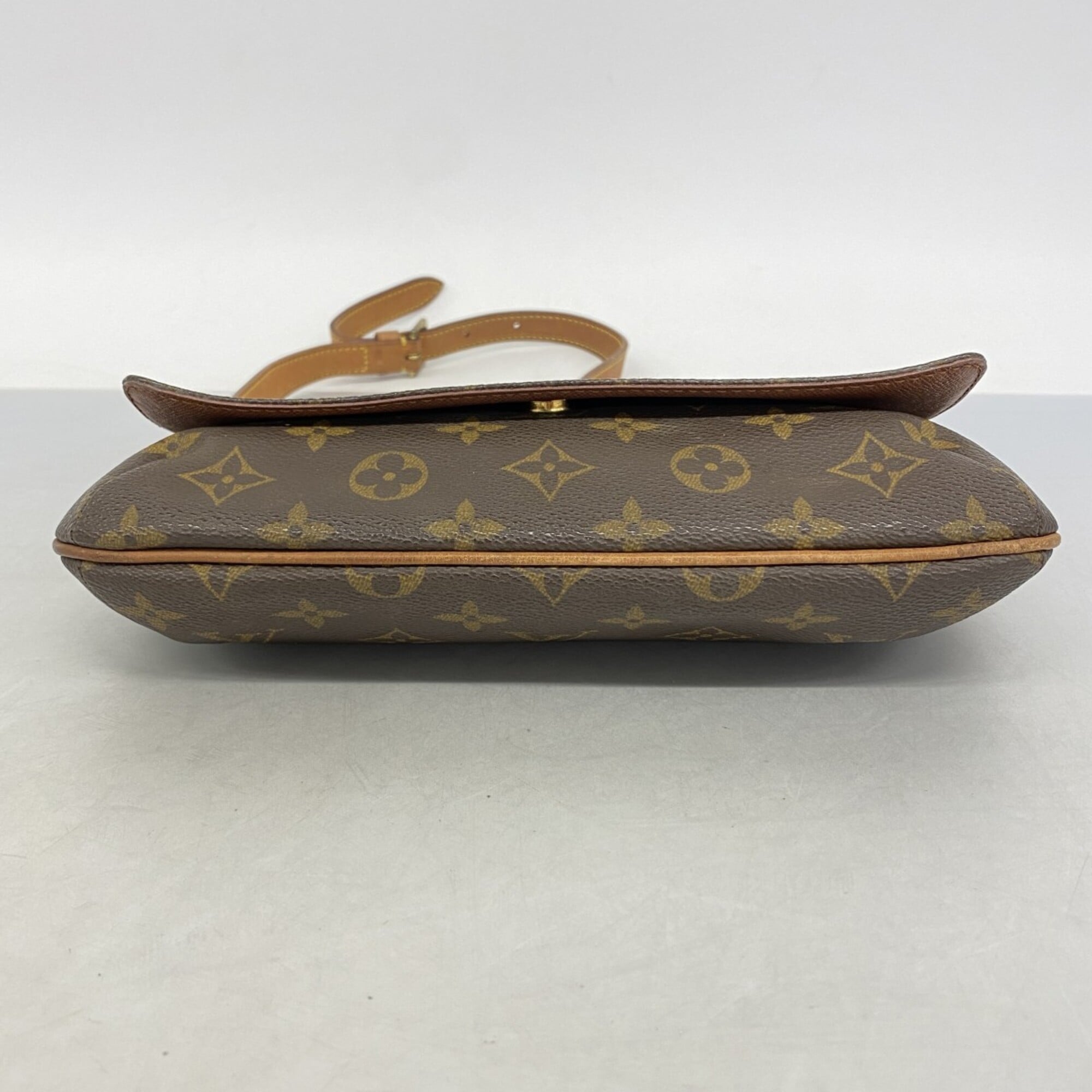Louis Vuitton Brown Shoulder Bag (Pre-Owned)