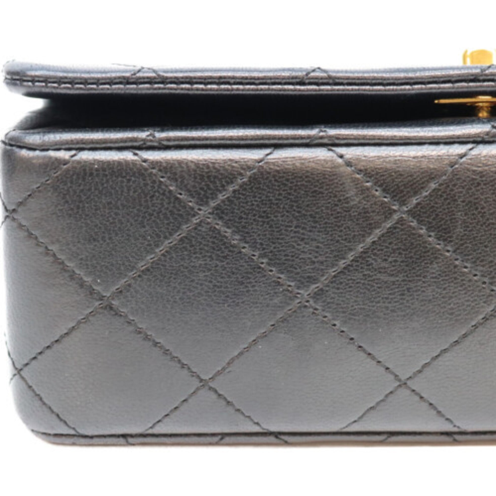 Chanel Black Leather Shoulder Bag (Pre-Owned)