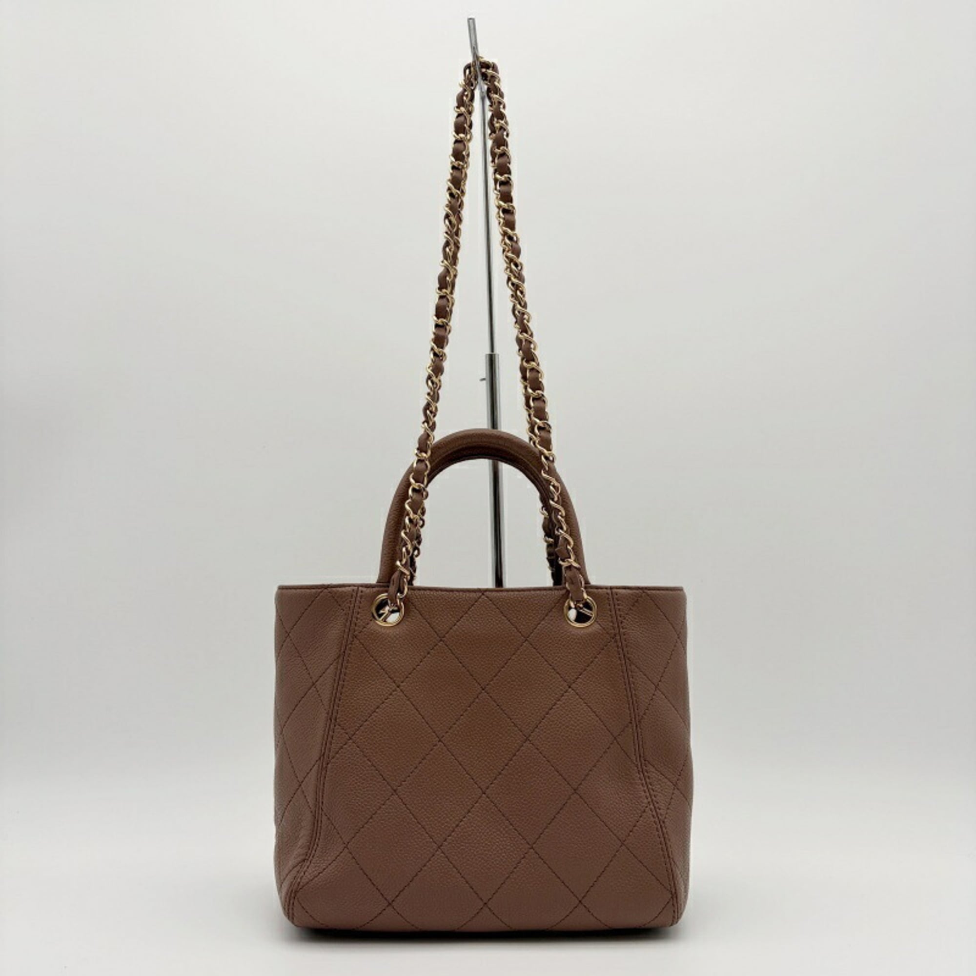 Chanel Brown Leather Shoulder Bag (Pre-Owned)