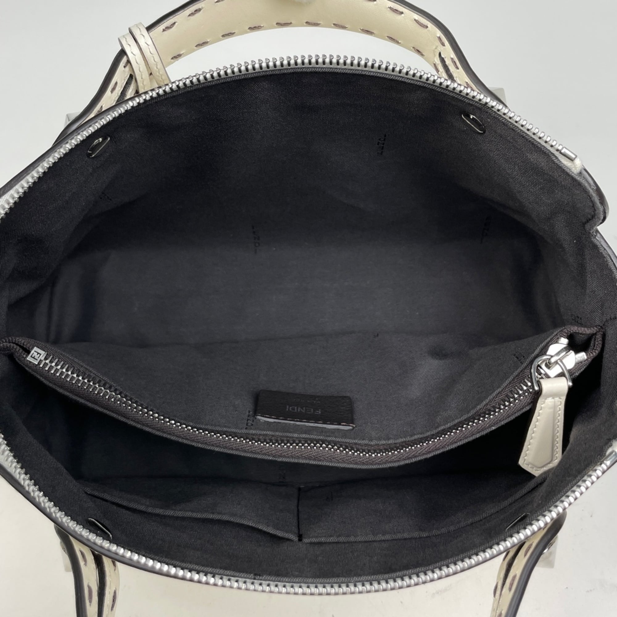 Fendi Ivory Leather Handbag Shoulder Bag (Pre-Owned)