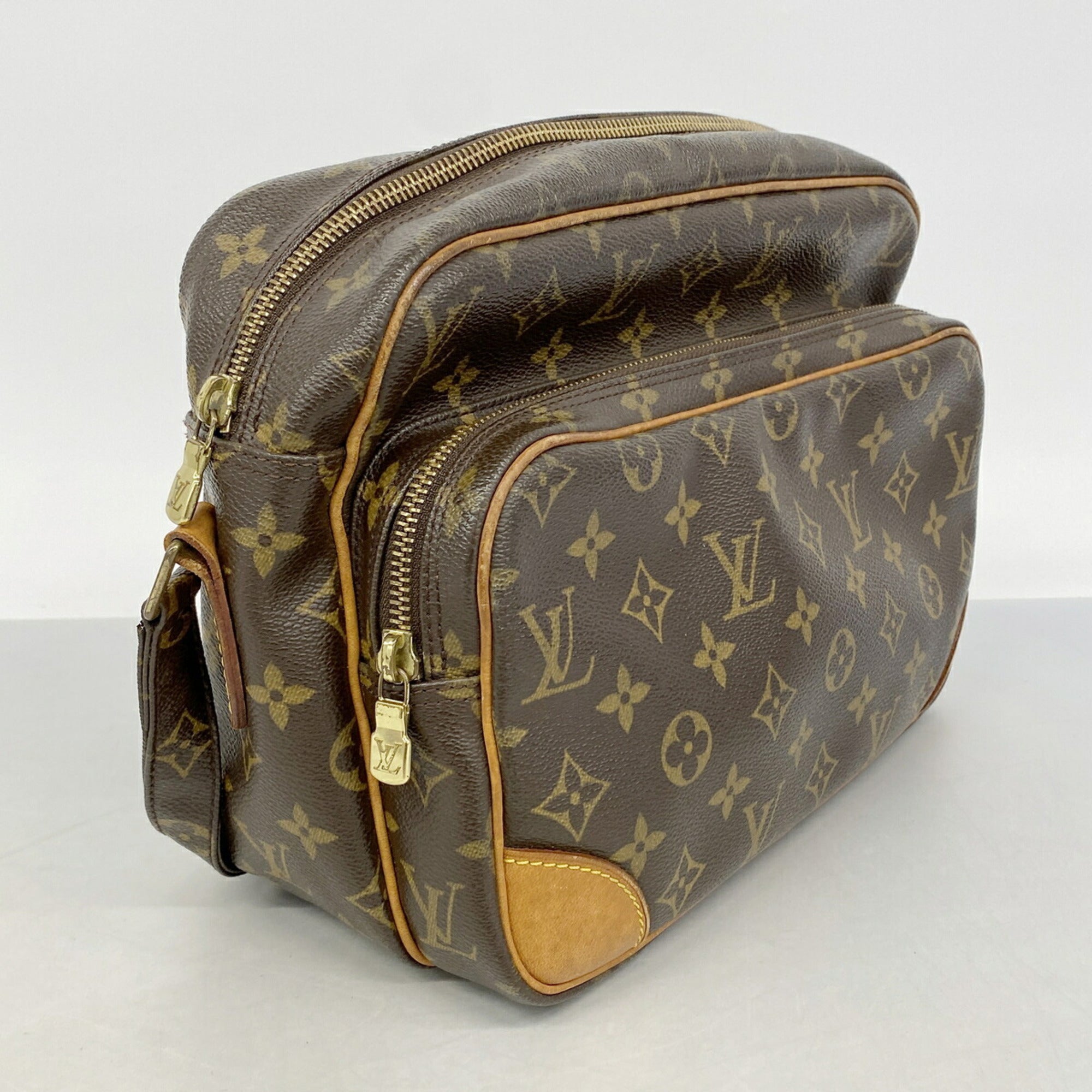 Louis Vuitton Brown Shoulder Bag (Pre-Owned)