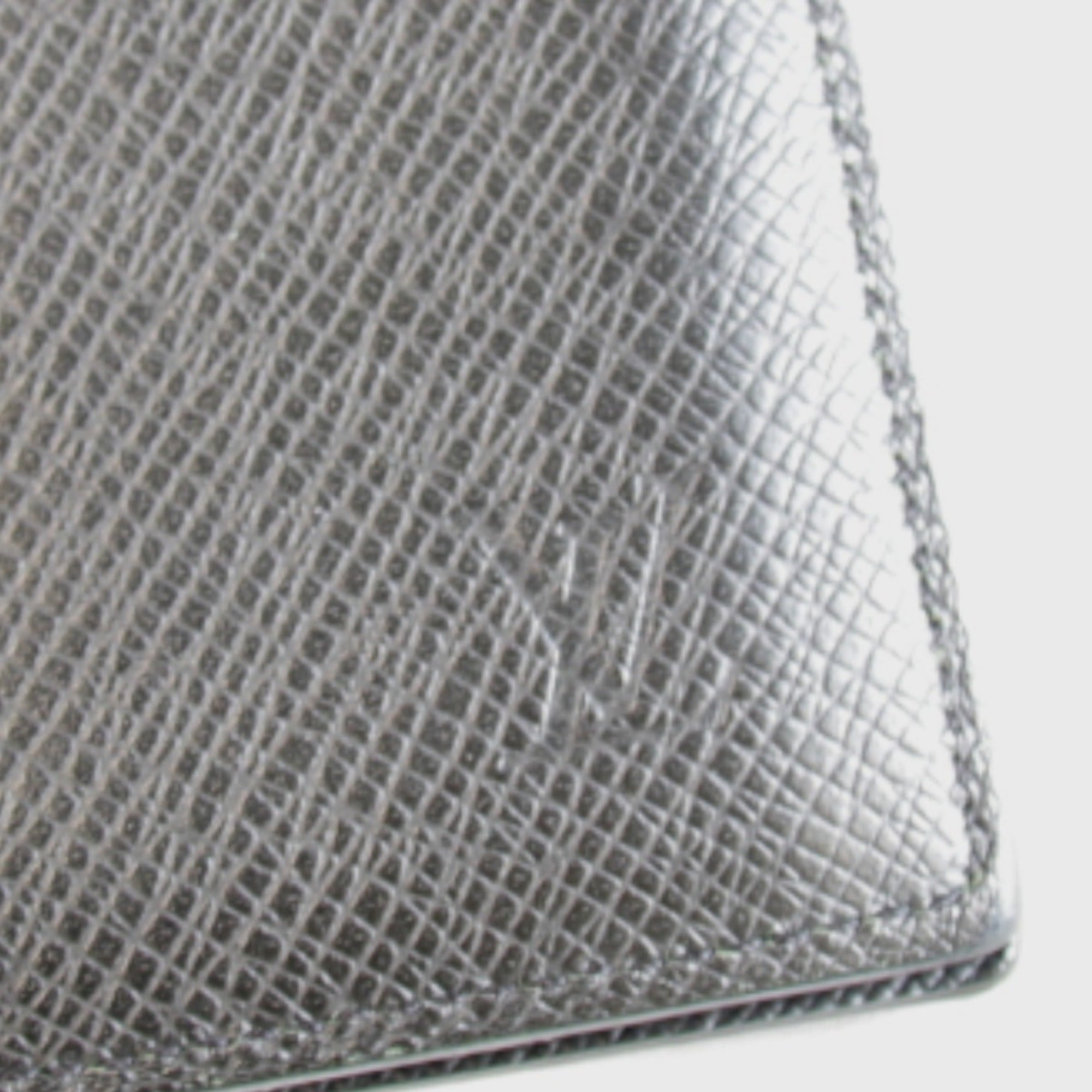 Louis Vuitton Taiga Black Taiga Leather Wallet (Bi-Fold) (Pre-Owned)