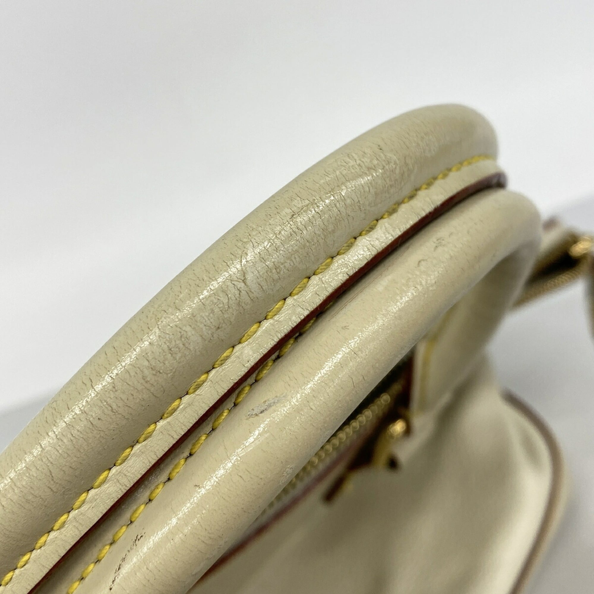 Louis Vuitton Blanc Handbag (Pre-Owned)