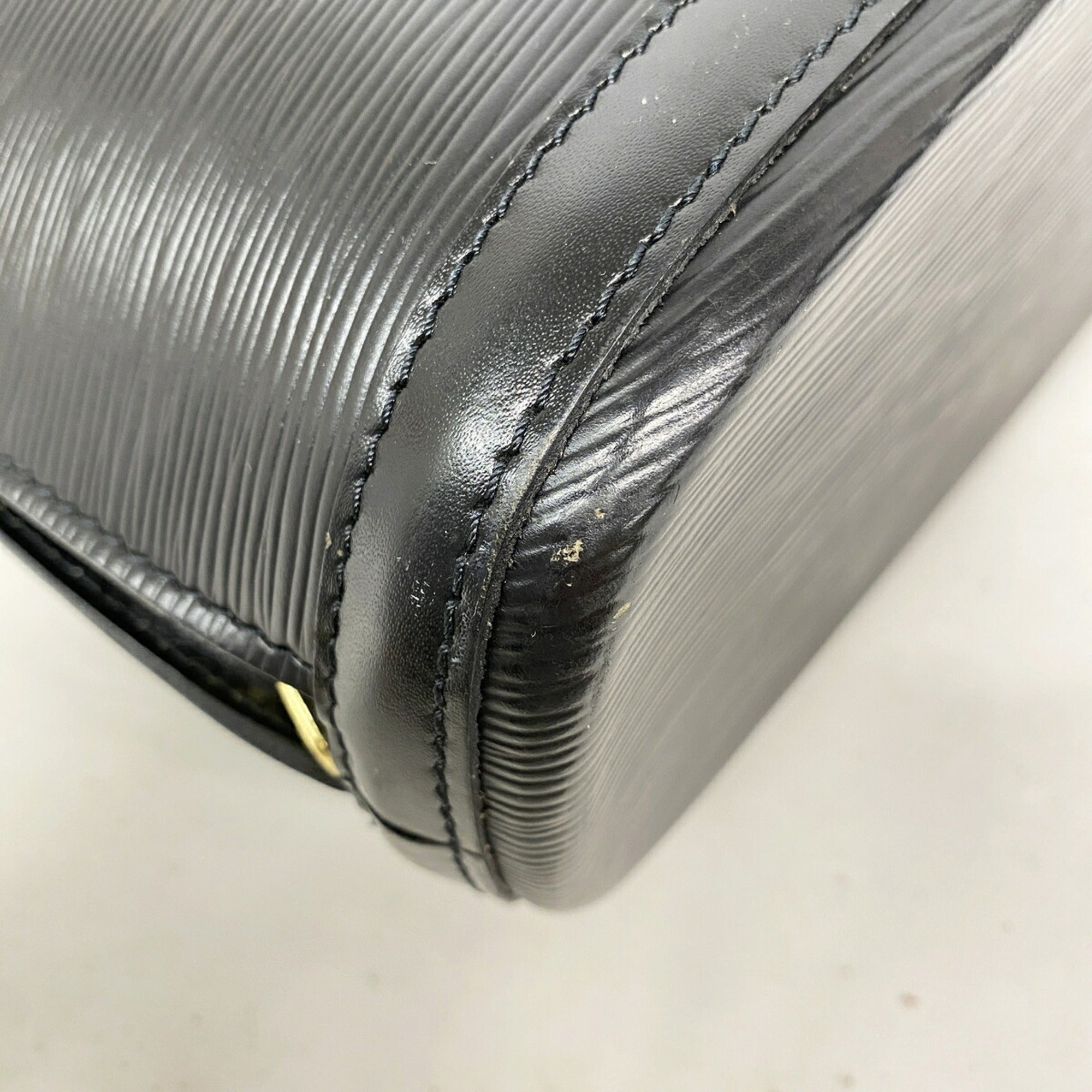 Louis Vuitton Noir Shoulder Bag (Pre-Owned)