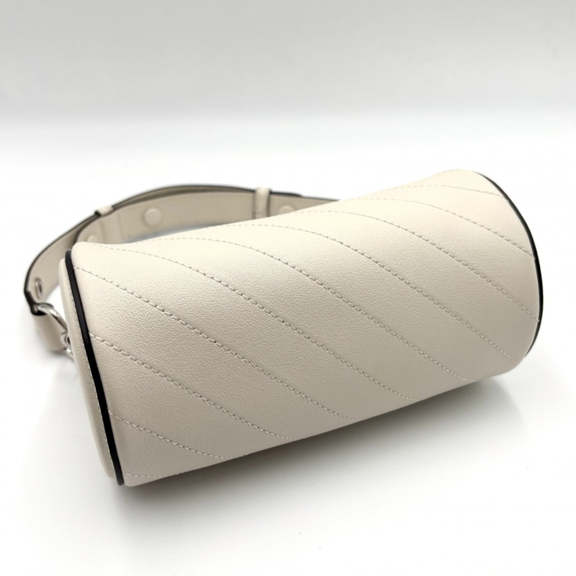 Gucci White Leather Handbag Shoulder Bag (Pre-Owned)