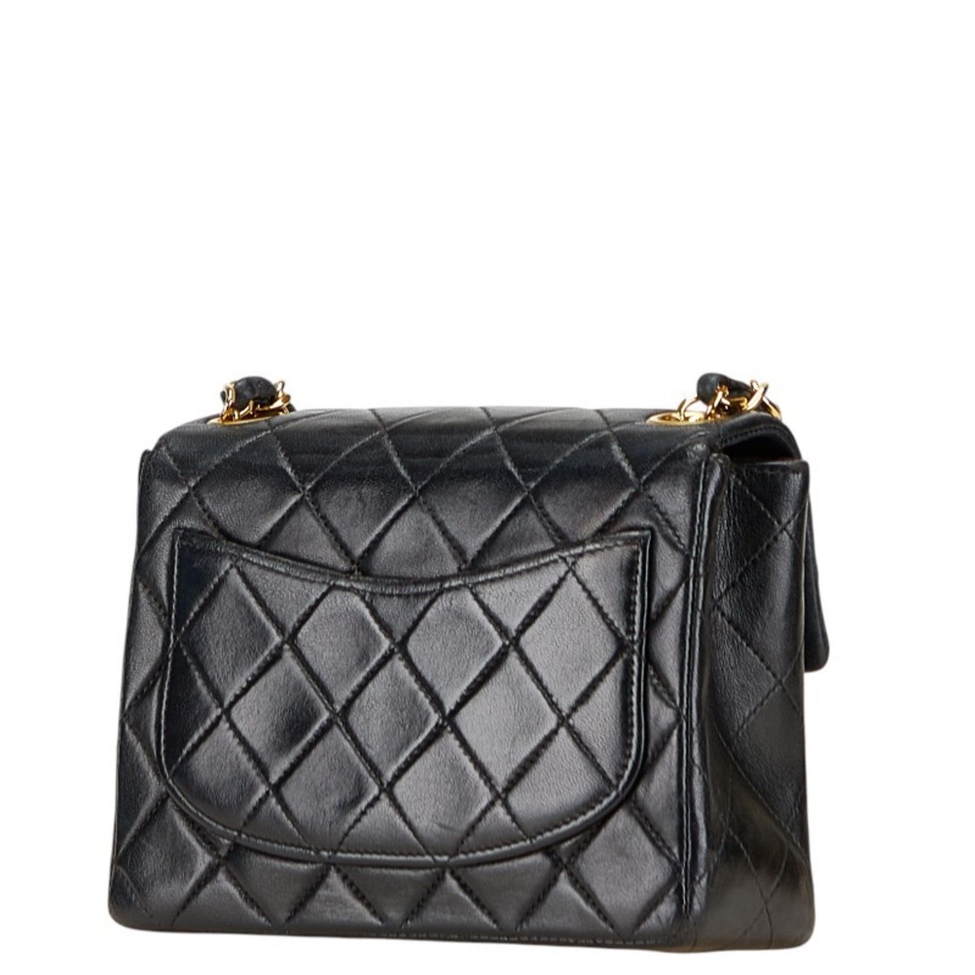 Chanel Matelasse Black Leather Shoulder Bag (Pre-Owned)