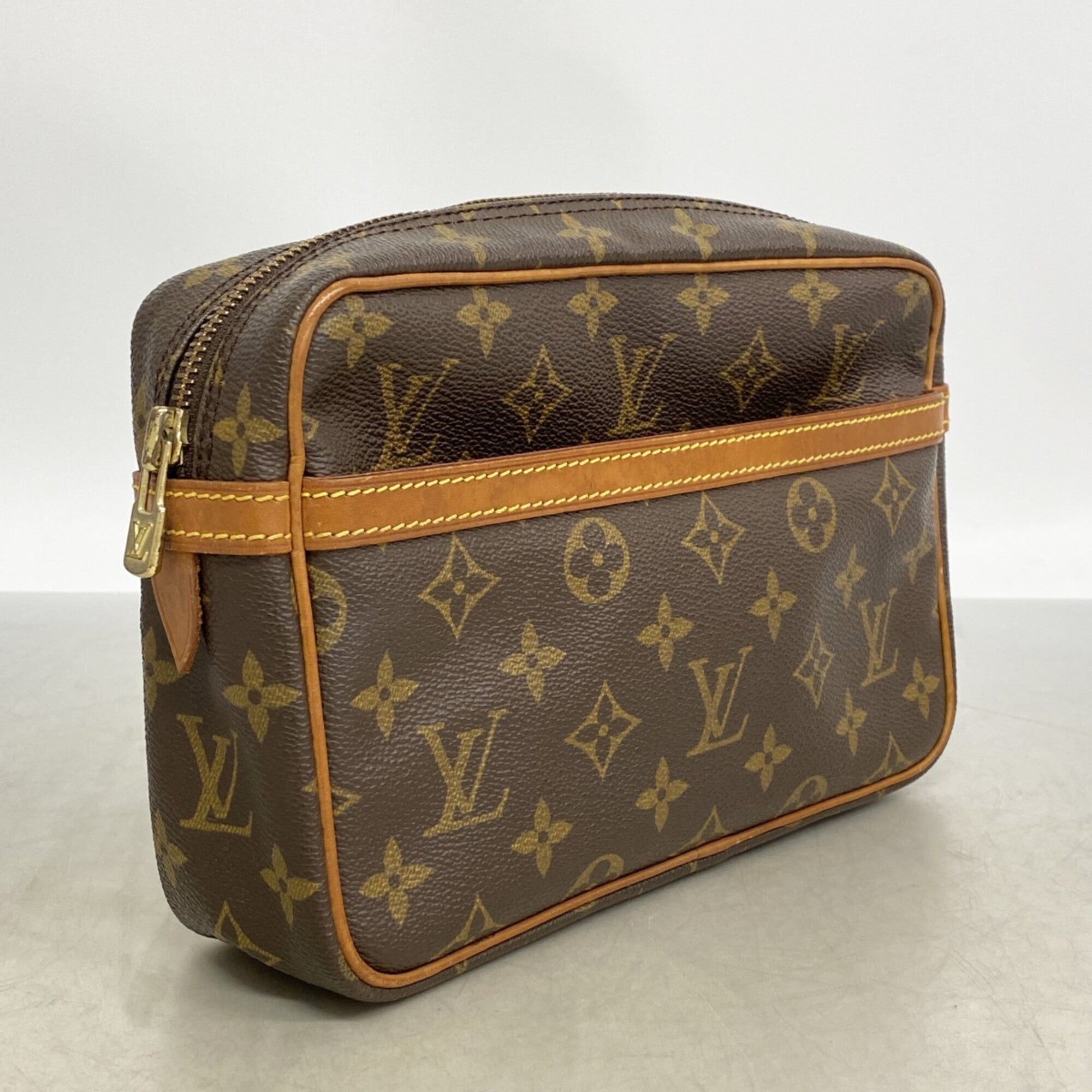 Louis Vuitton Brown Clutch Bag (Pre-Owned)
