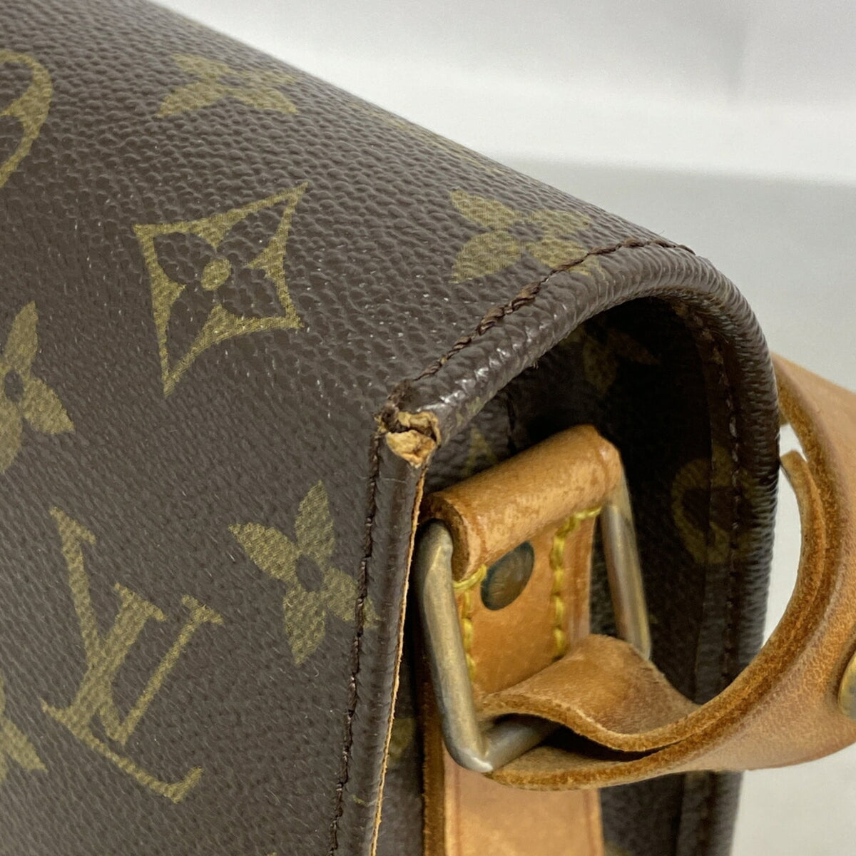 Louis Vuitton Brown Shoulder Bag (Pre-Owned)