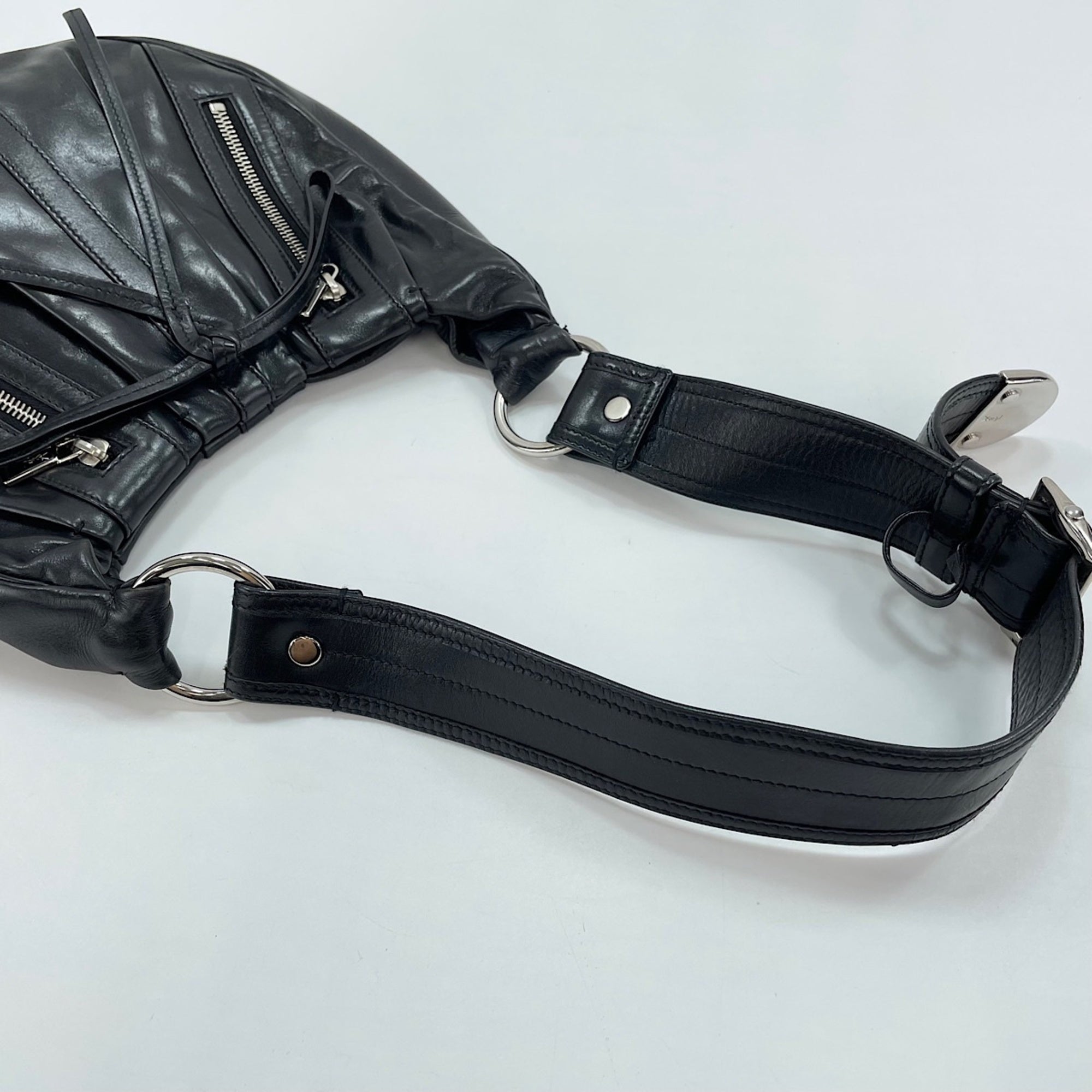 Yves Saint Laurent Black Shoulder Bag (Pre-Owned)