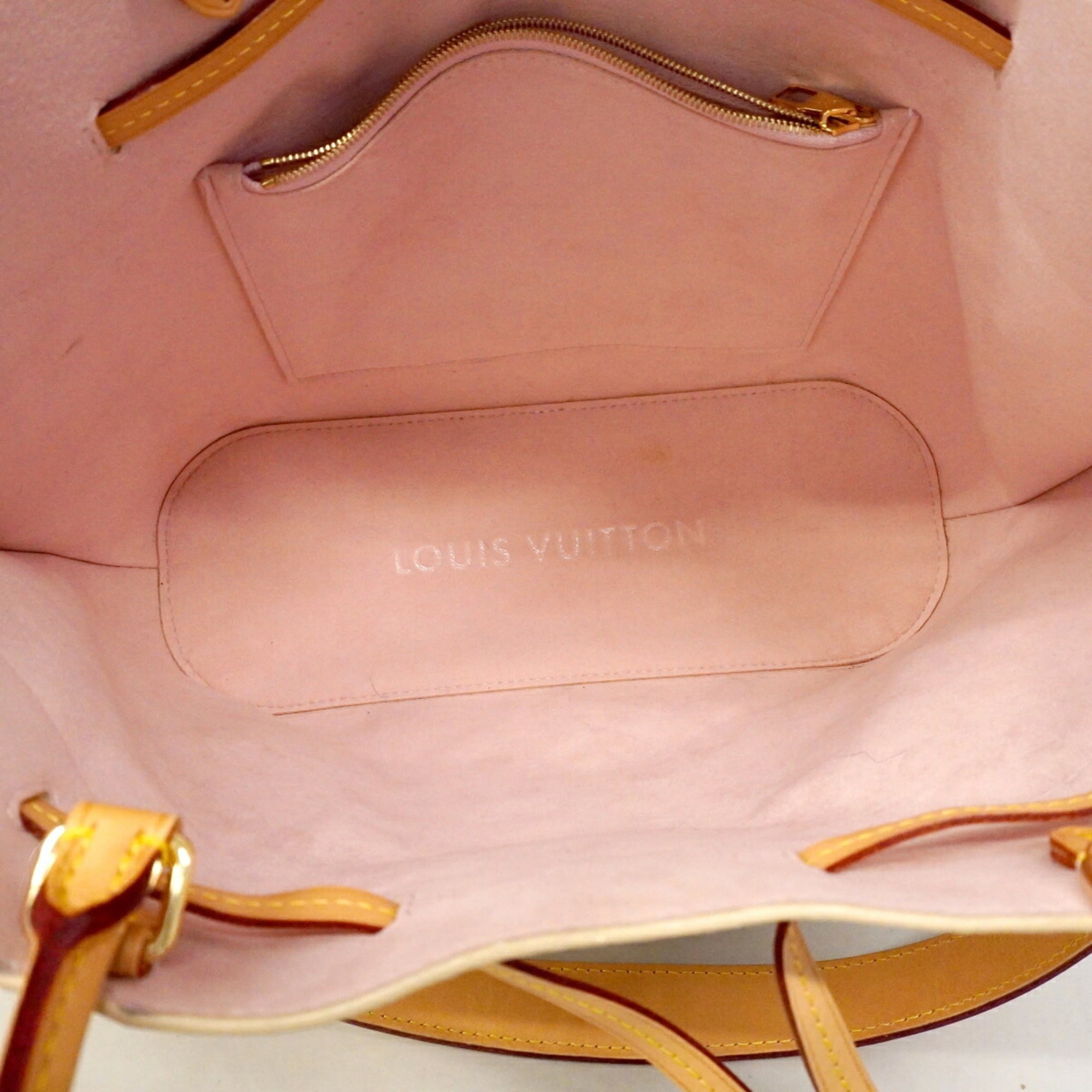 Louis Vuitton White Handbag (Pre-Owned)