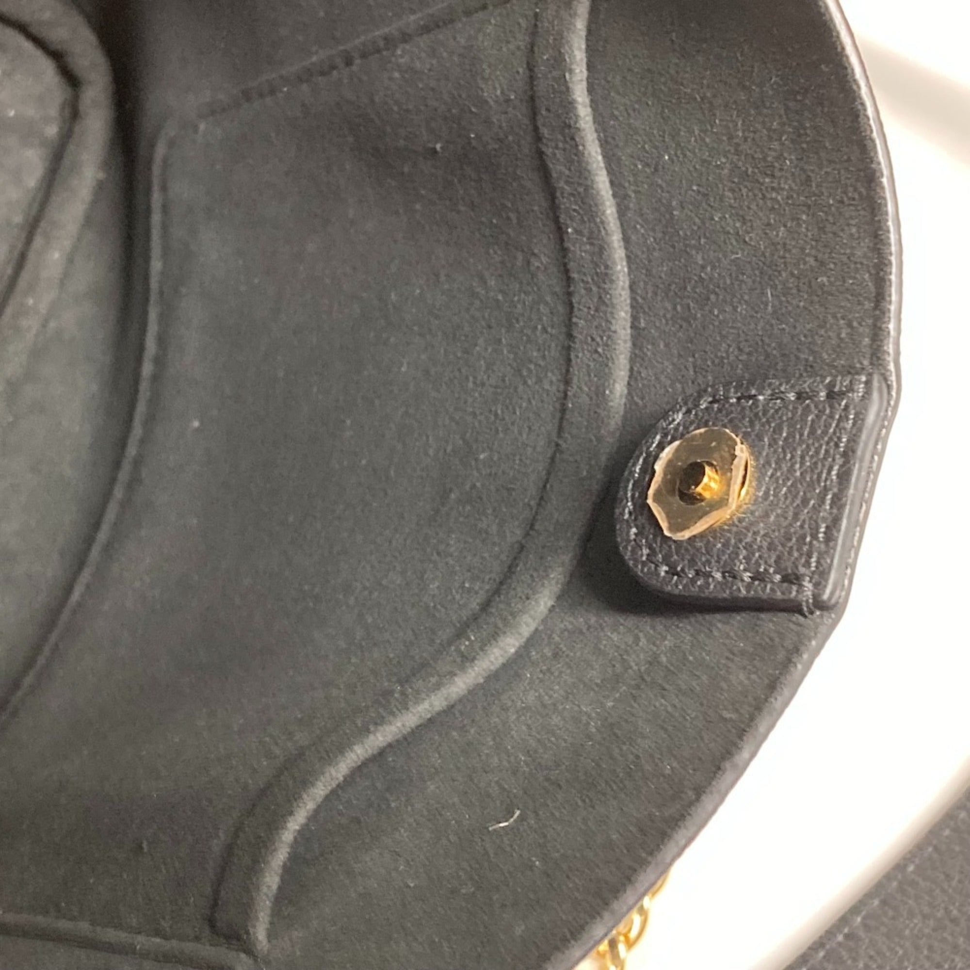 Louis Vuitton Black Leather Shoulder Bag (Pre-Owned)