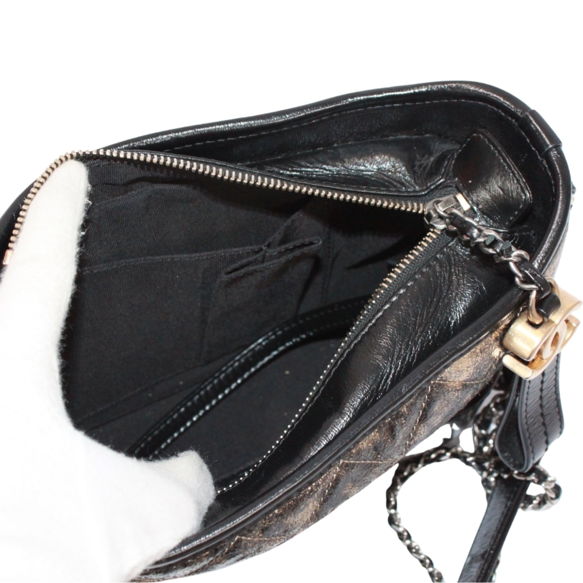 Chanel Black Leather Shoulder Bag (Pre-Owned)