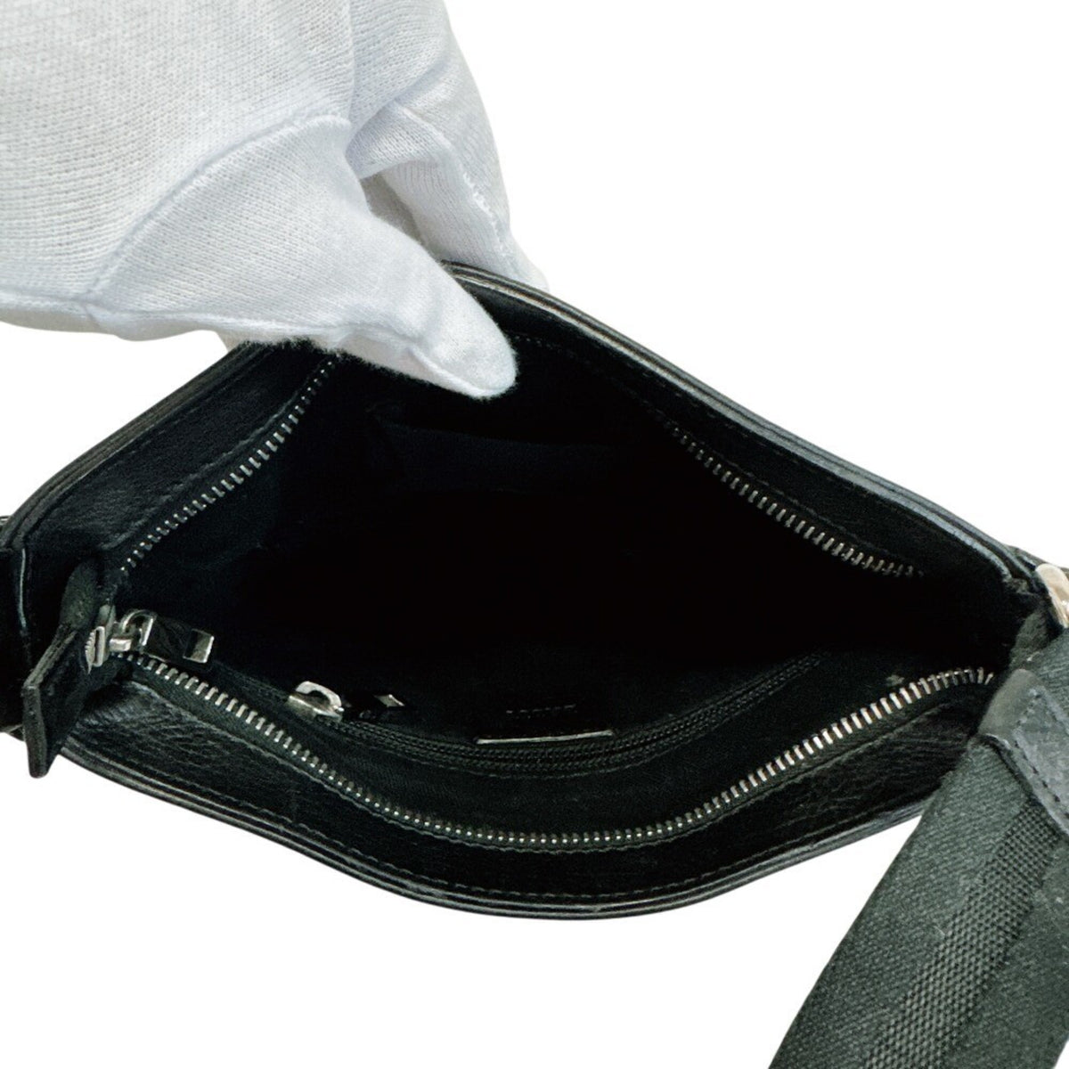 Bally Black Leather Pochette Shoulder Bag (Pre-Owned)