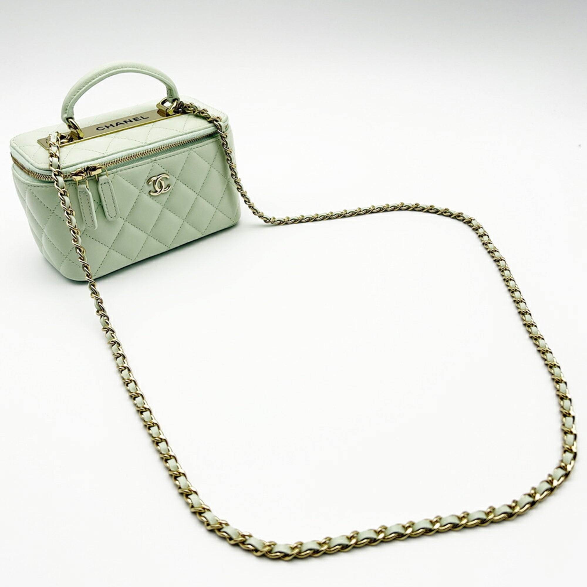 Chanel Light Green Leather Shoulder Bag (Pre-Owned)