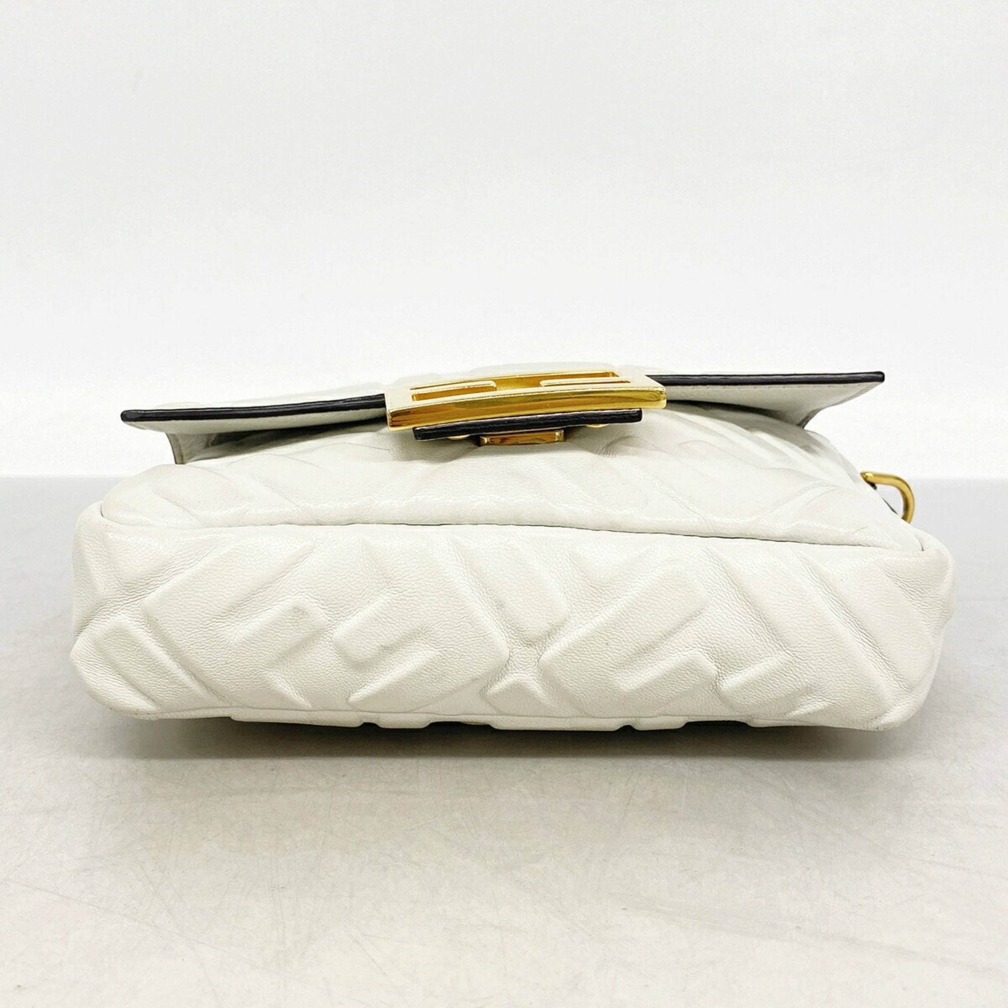 Fendi White Leather Shoulder Bag (Pre-Owned)