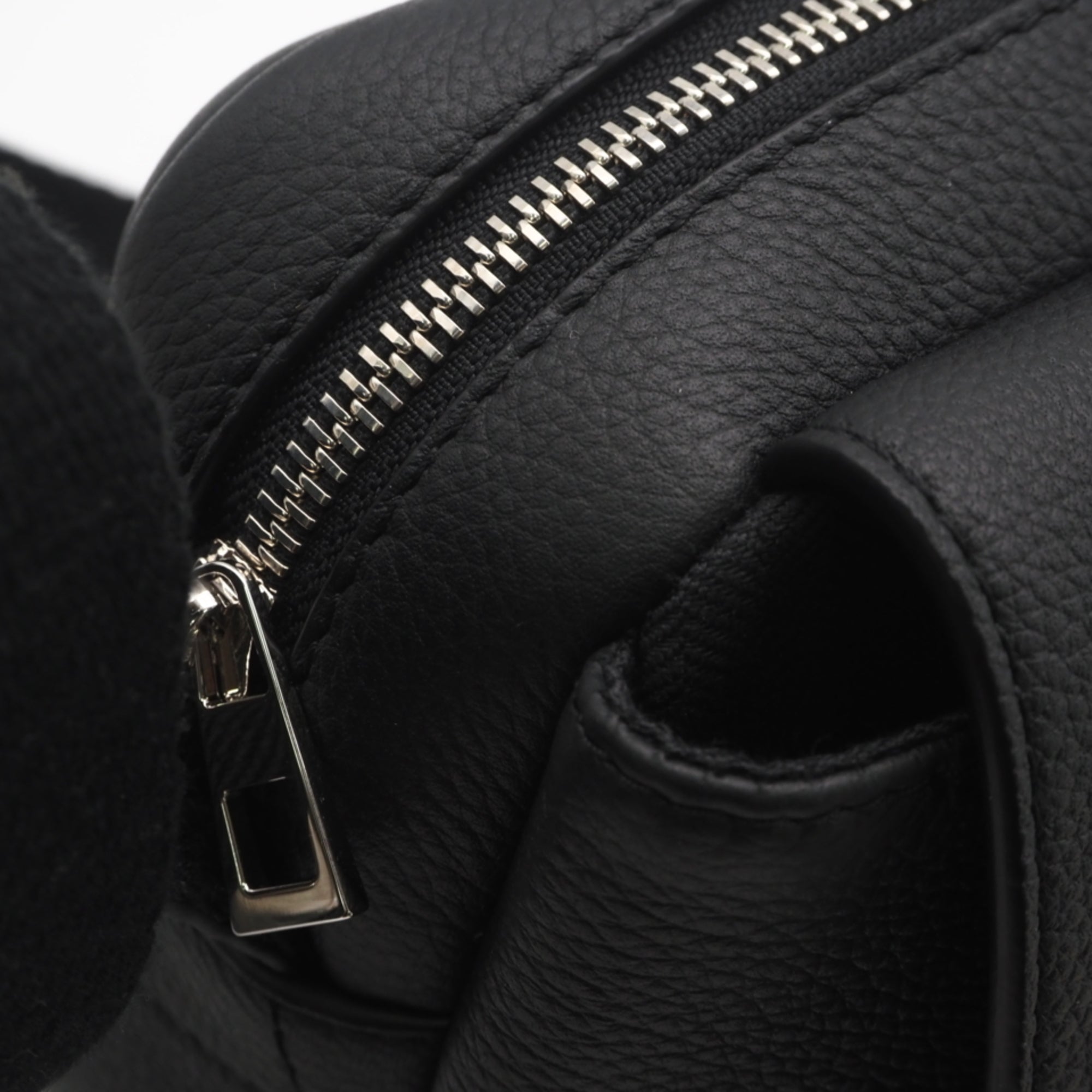 Loewe Black Leather Messenger Bag Shoulder Bag (Pre-Owned)