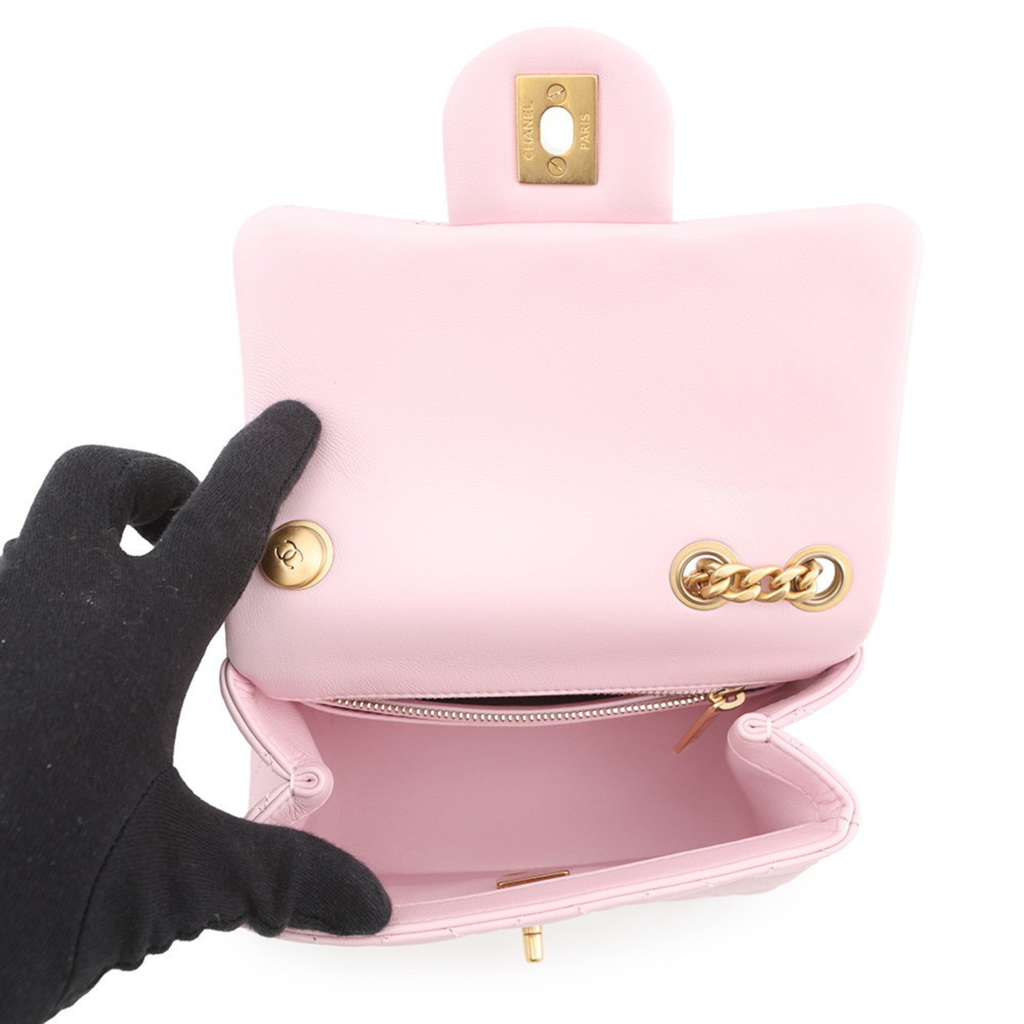 Chanel Matelasse Pink Leather Shoulder Bag (Pre-Owned)