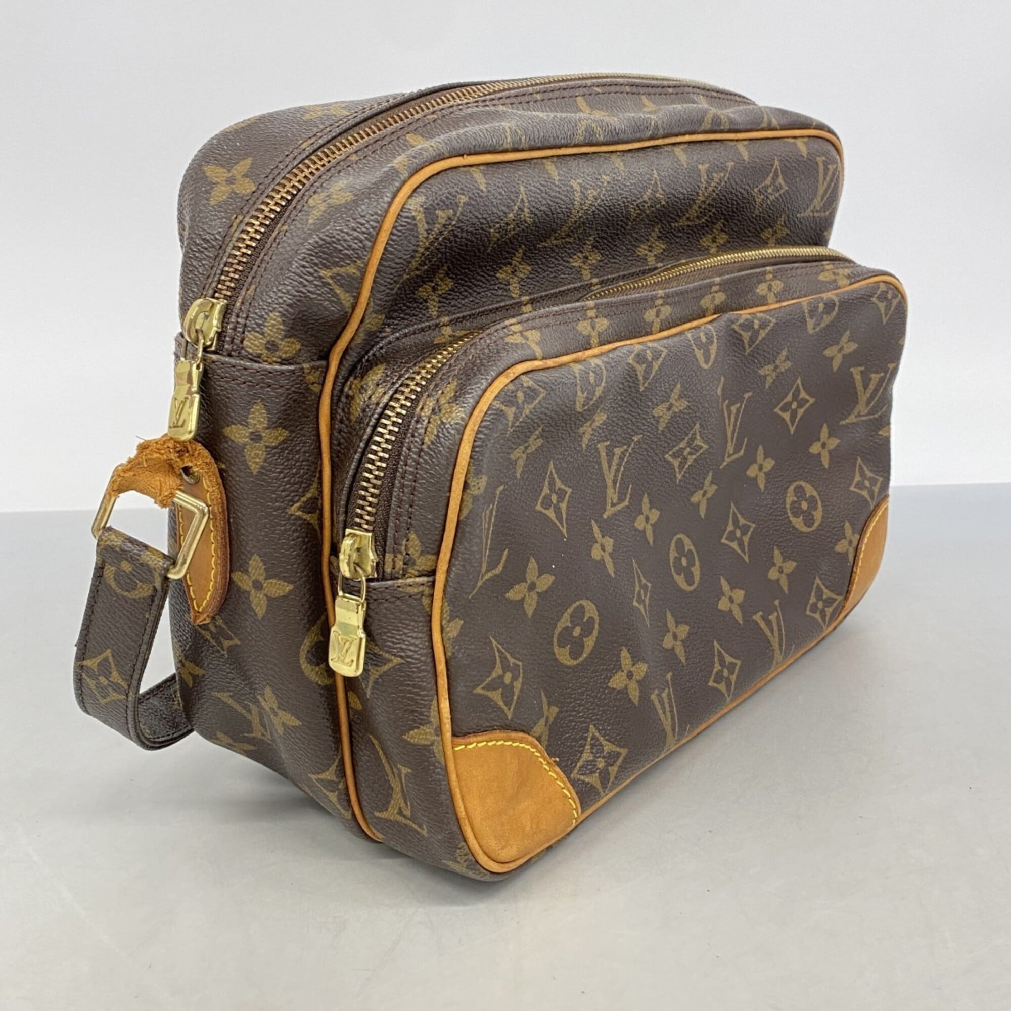 Louis Vuitton Brown Shoulder Bag (Pre-Owned)
