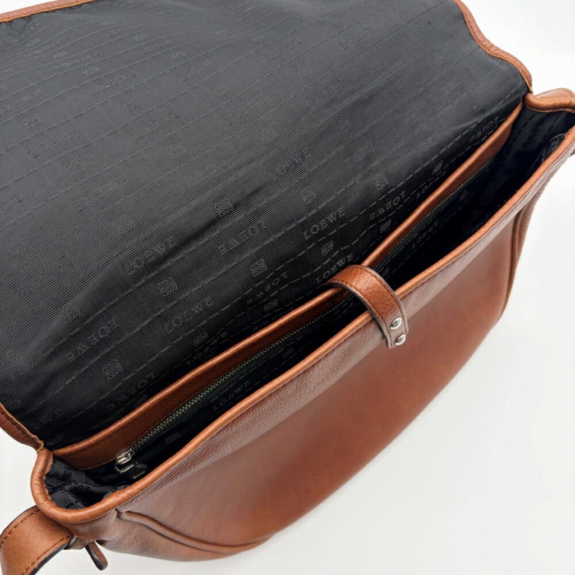 Loewe Brown Leather Shoulder Bag (Pre-Owned)