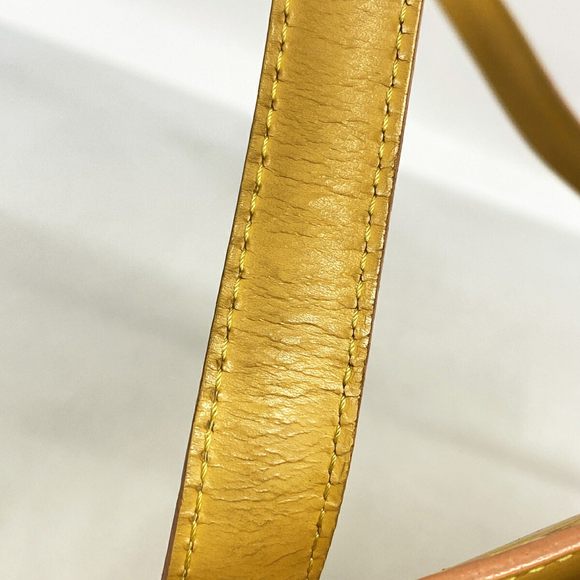 Louis Vuitton Jaune Shoulder Bag (Pre-Owned)