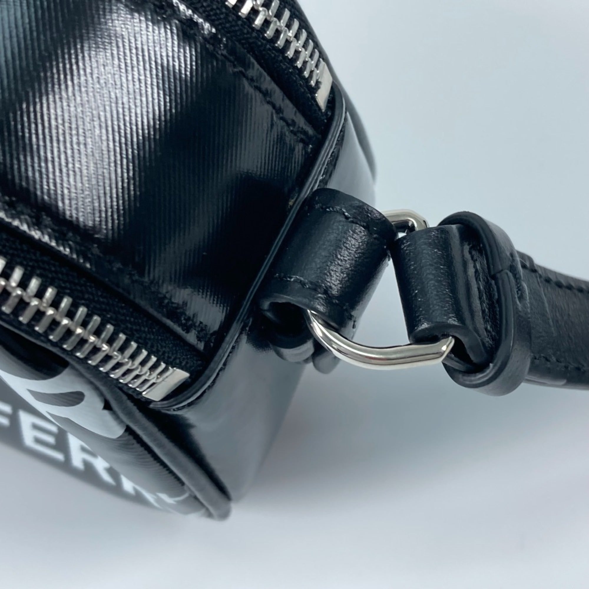 Burberry Black Leather Shoulder Bag (Pre-Owned)