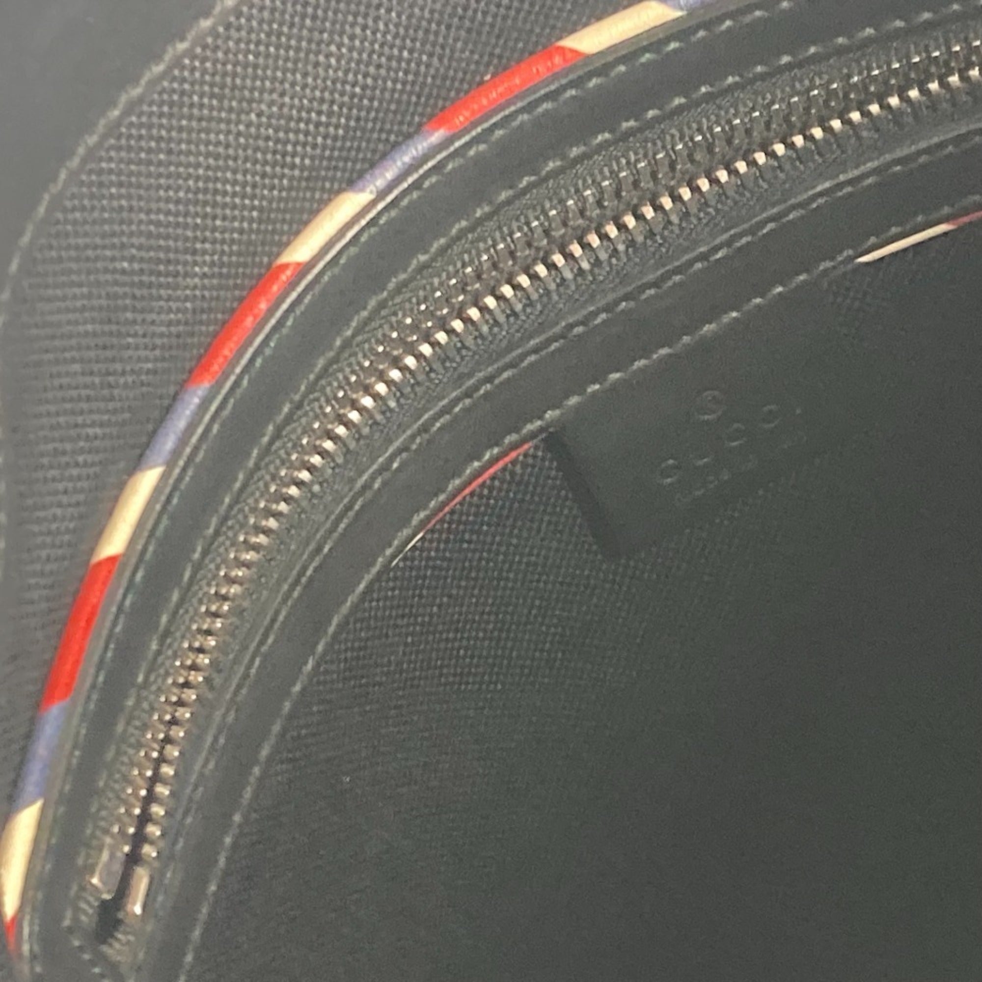 Gucci Black Multi-Color Gg Supreme Messenger Bag Shoulder Bag (Pre-Owned)