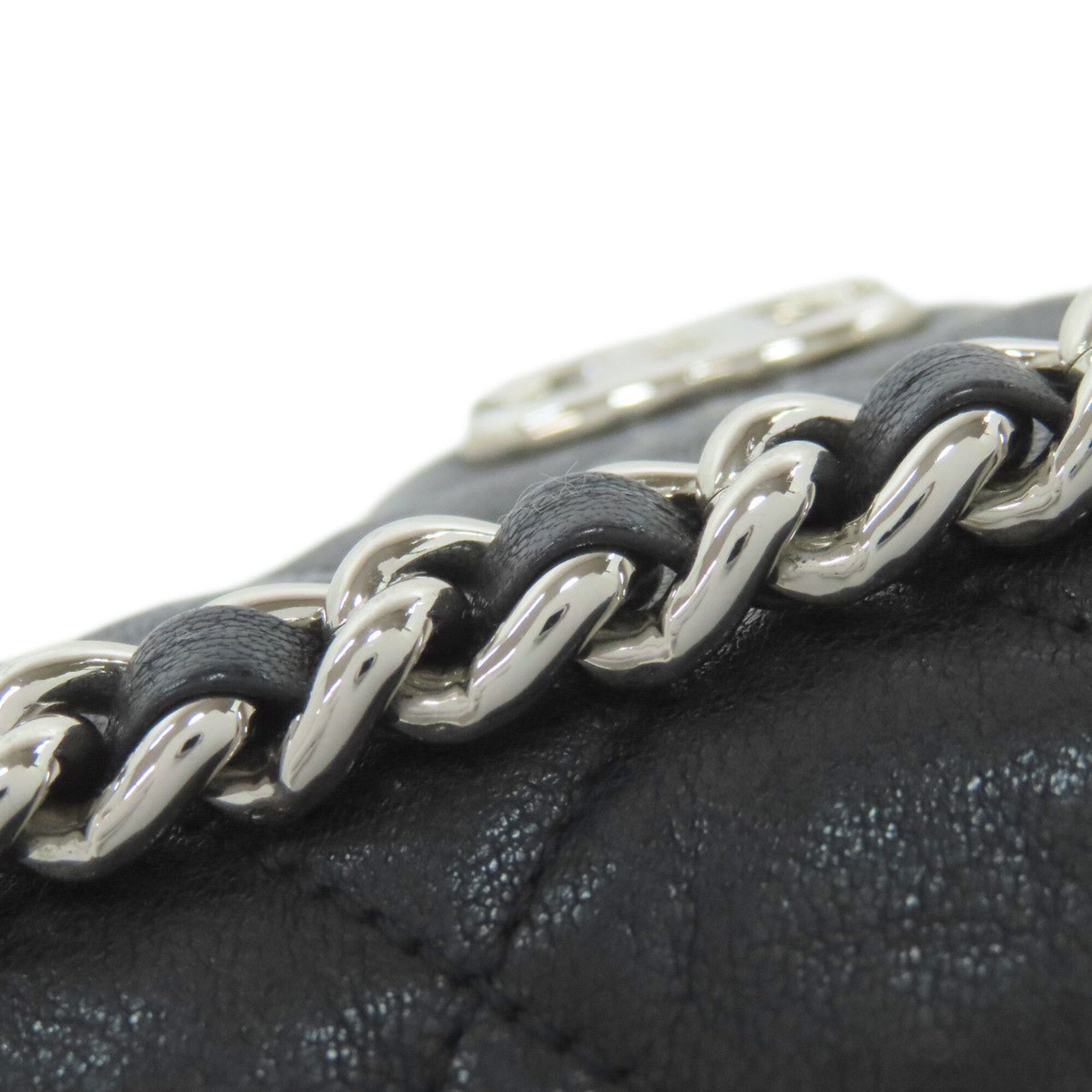 Chanel Black Leather Shoulder Bag (Pre-Owned)