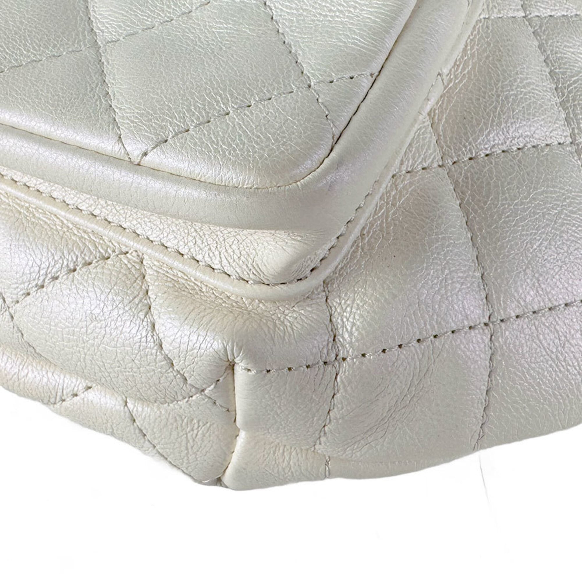 Chanel Ivory Leather Fanny Pack Shoulder Bag (Pre-Owned)