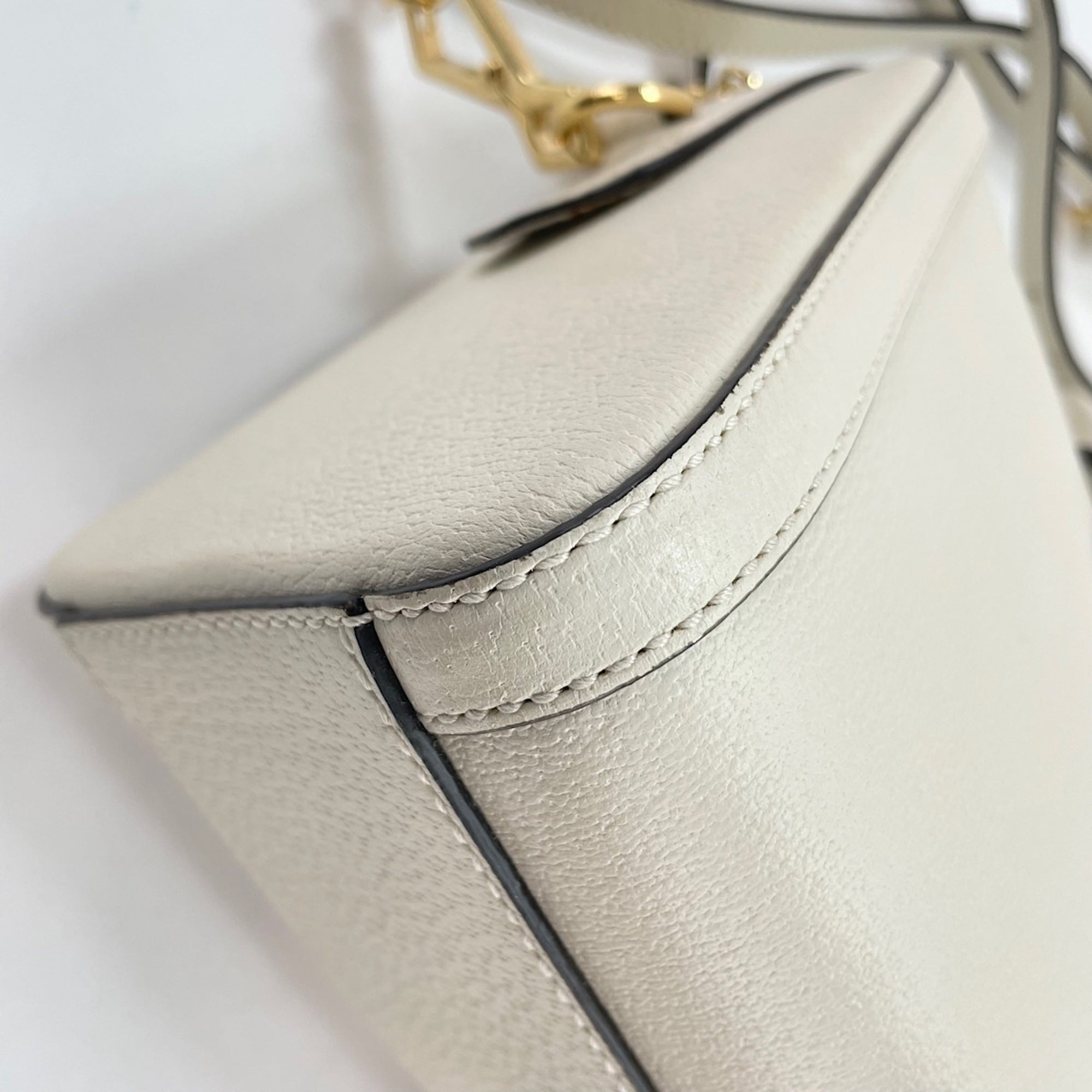 Gucci White Leather Boston Bag Handbag (Pre-Owned)