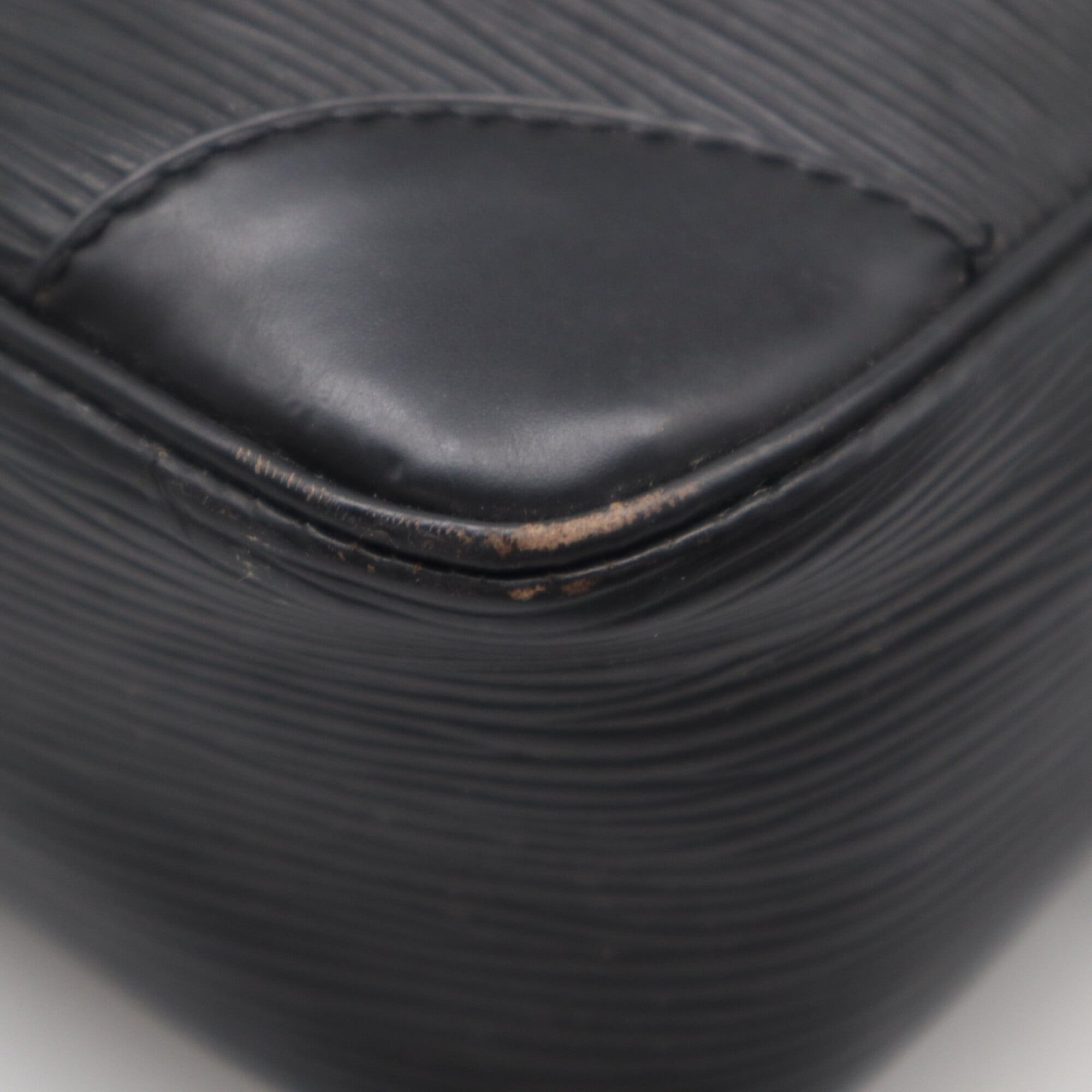 Louis Vuitton Epi Black Noir Leather Shoulder Bag (Pre-Owned)