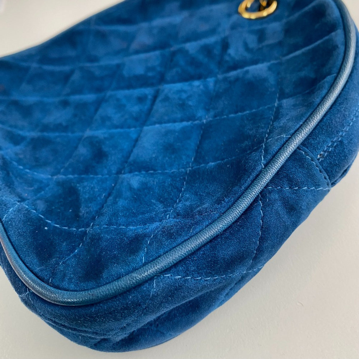 Chanel Blue Leather Handbag (Pre-Owned)