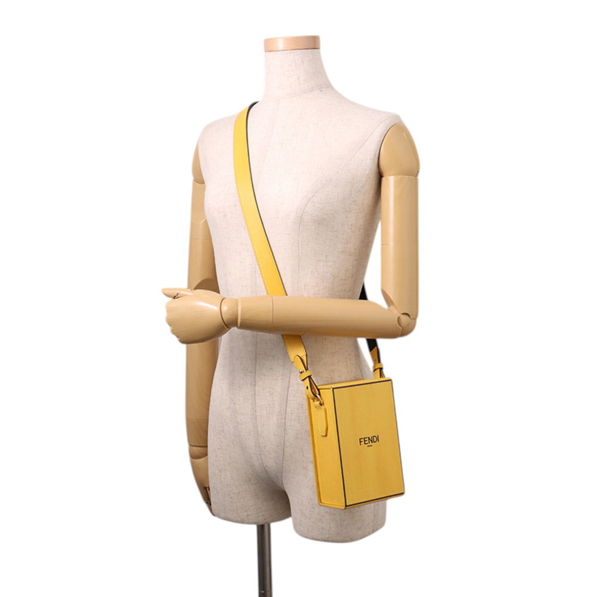 Fendi Yellow Leather Shoulder Bag (Pre-Owned)