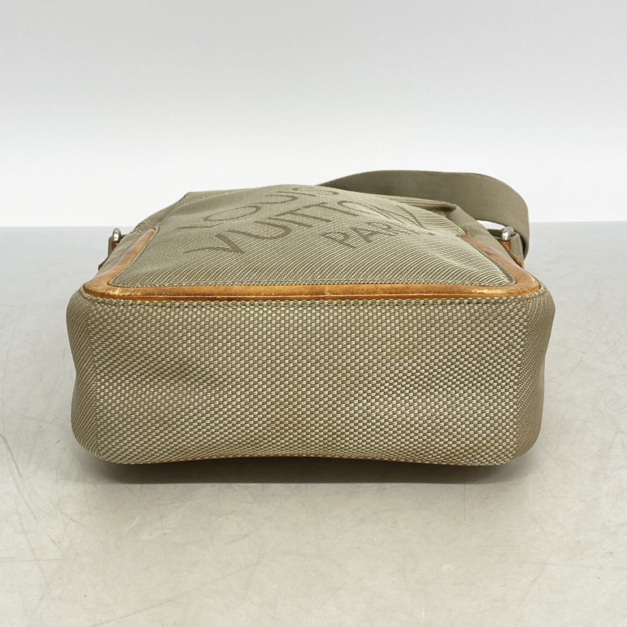 Louis Vuitton Sable Shoulder Bag (Pre-Owned)