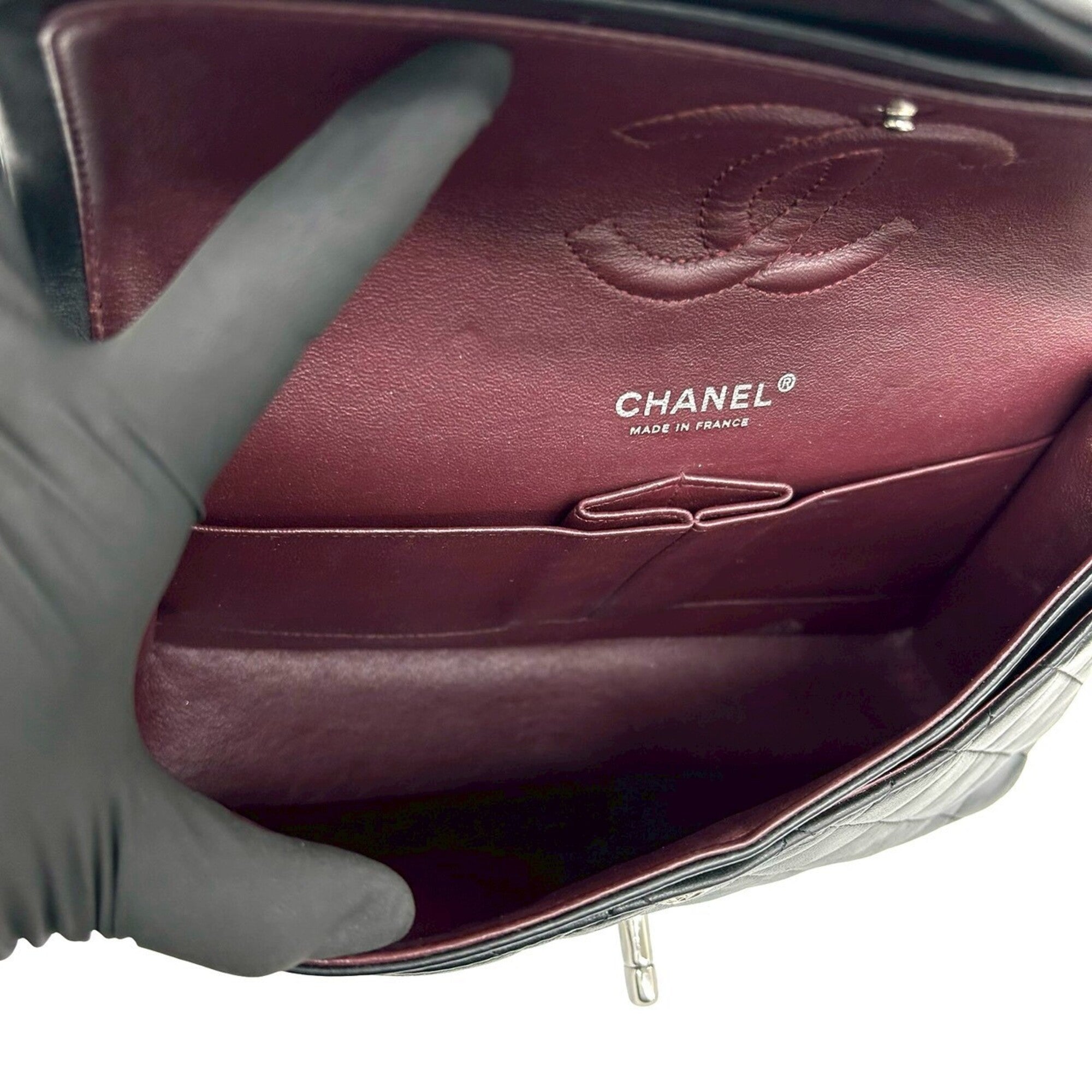 Chanel Black Leather Pochette Shoulder Bag (Pre-Owned)