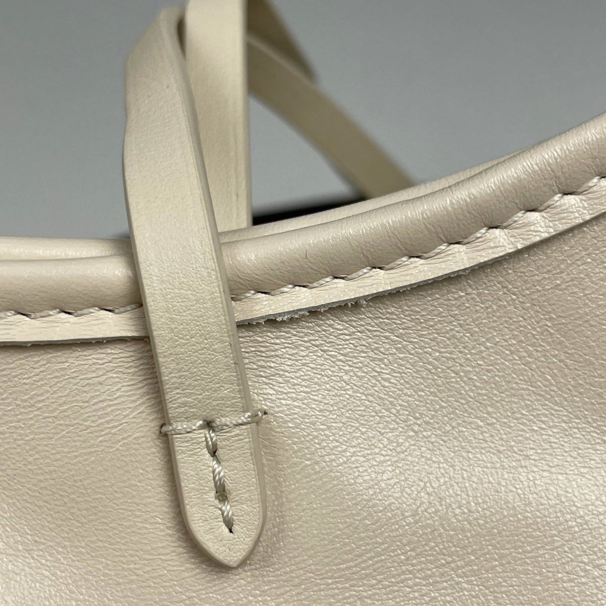 Louis Vuitton Leather Shoulder Bag (Pre-Owned)