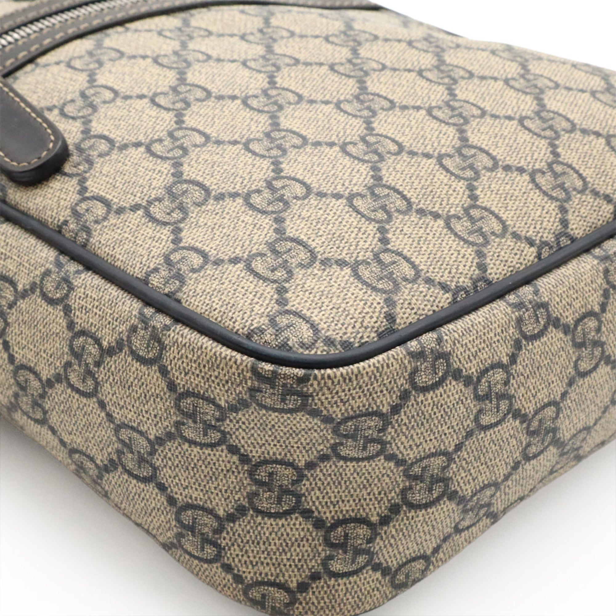 Gucci Beige Navy Gg Plus Pochette Shoulder Bag (Pre-Owned)