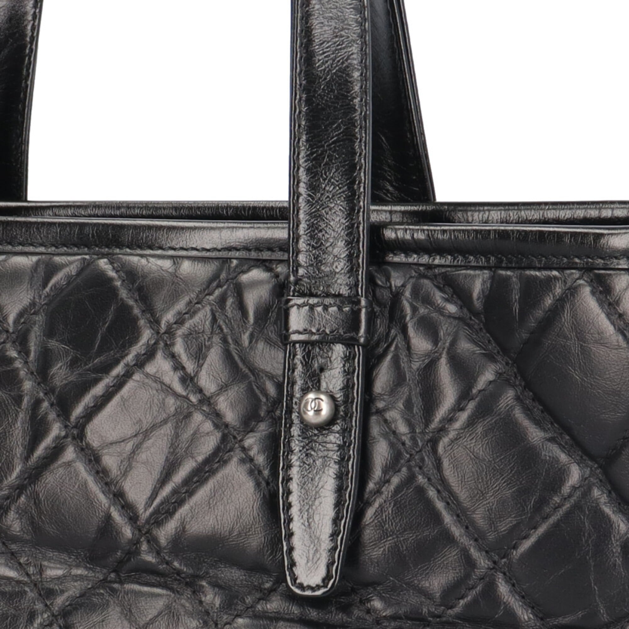 Chanel Black Leather Shoulder Bag (Pre-Owned)
