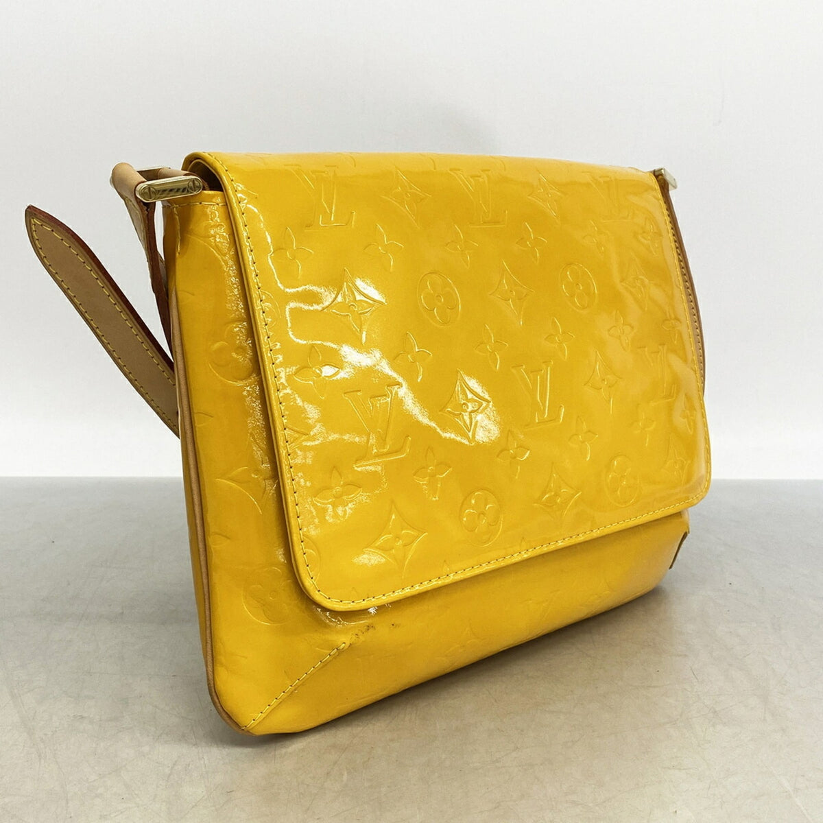 Louis Vuitton Jaune Shoulder Bag (Pre-Owned)