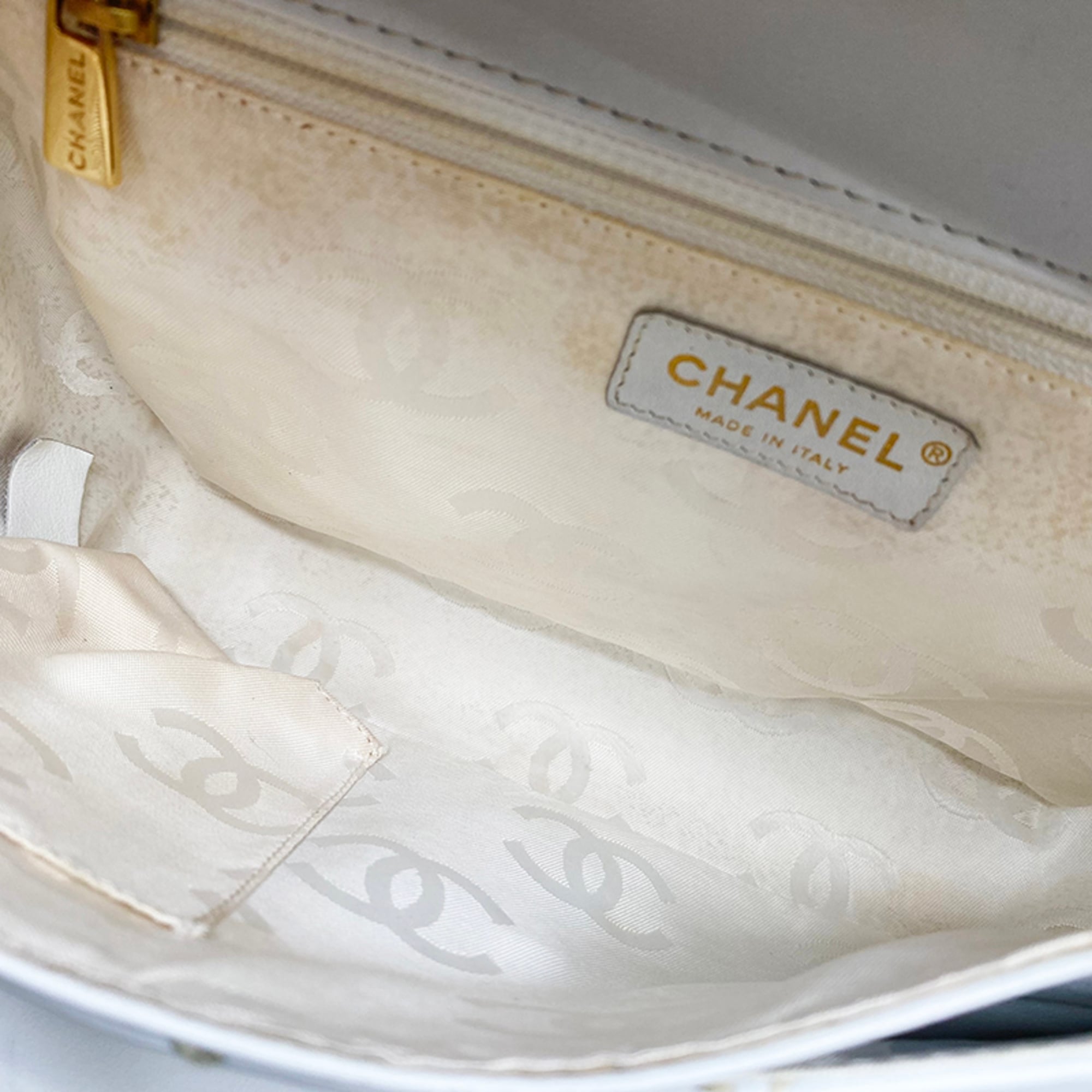 Chanel White Handbag (Pre-Owned)