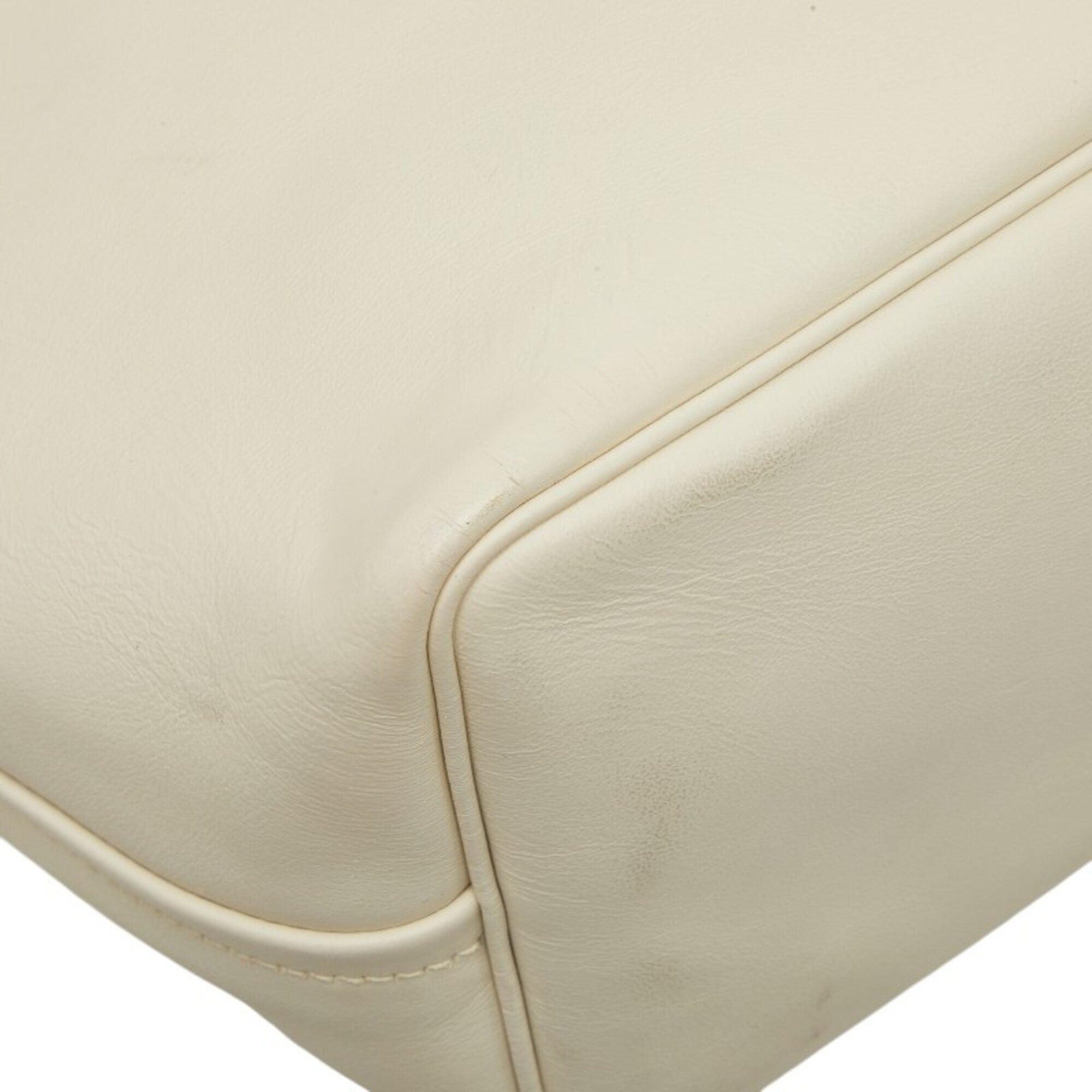 Prada White Leather Shoulder Bag (Pre-Owned)