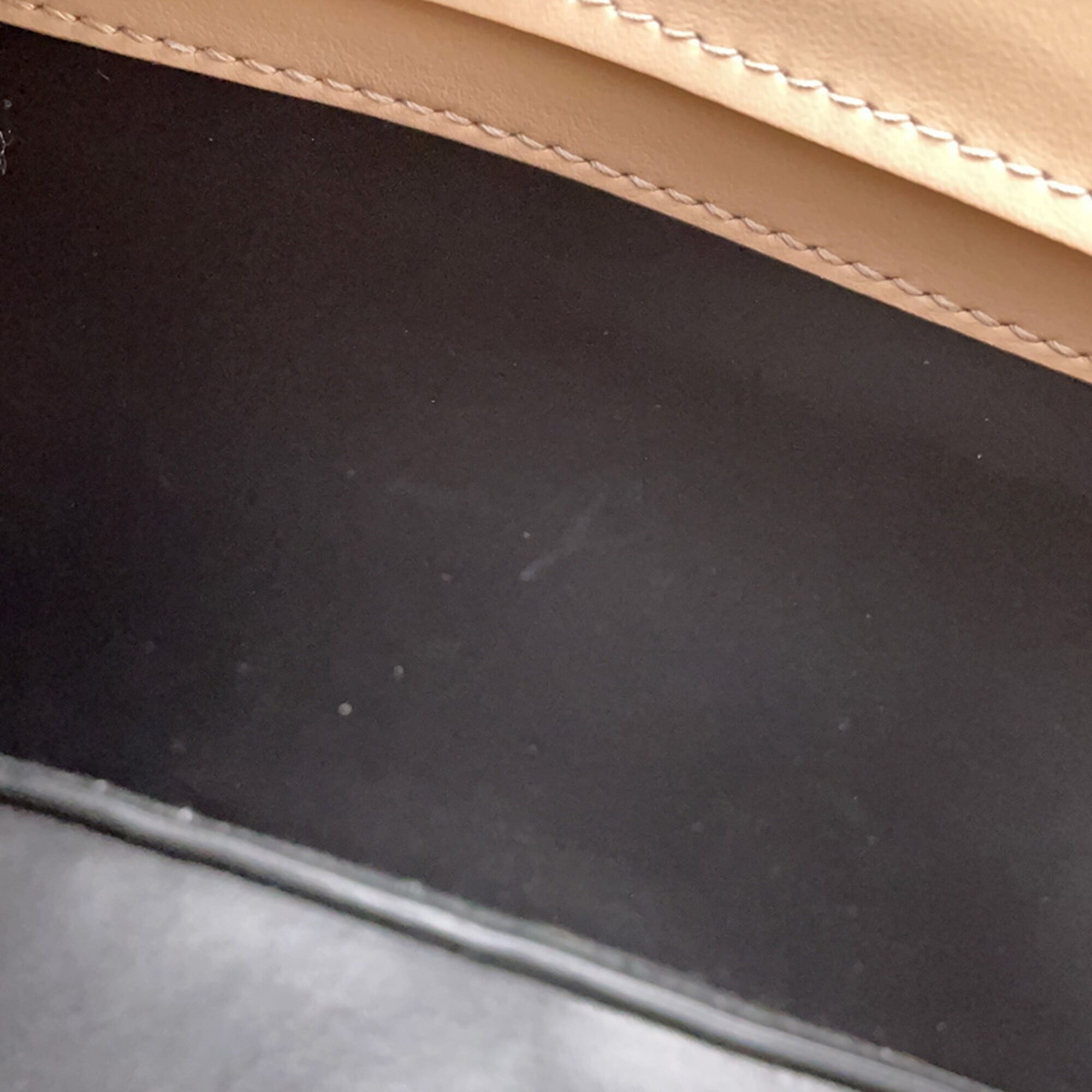 Prada Beige Leather Handbag (Pre-Owned)