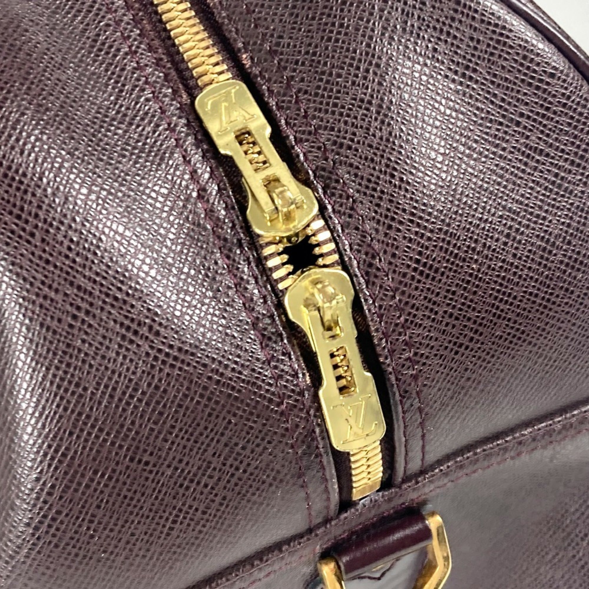 Louis Vuitton Acajou Taiga Leather Boston Bag Handbag (Pre-Owned)