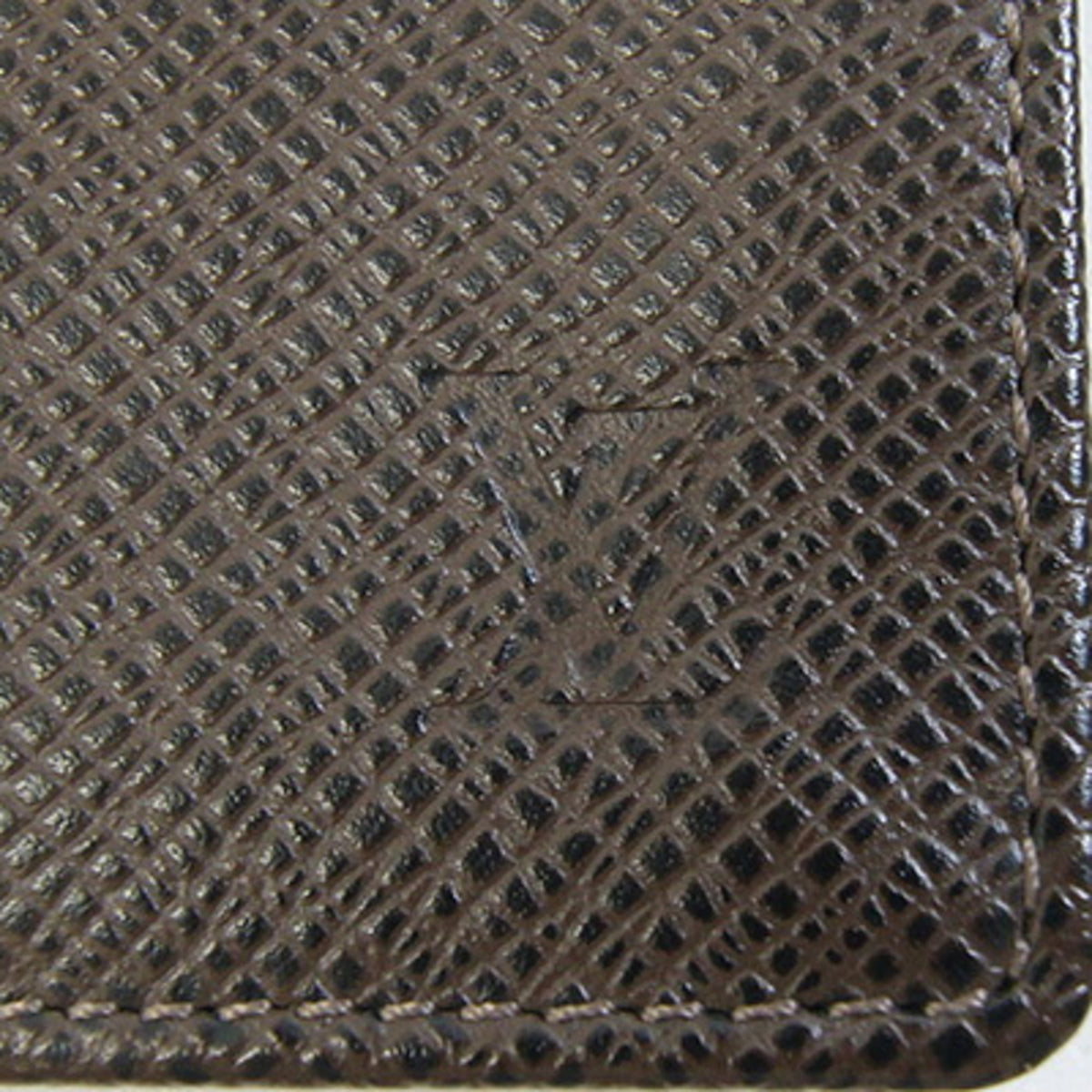 Louis Vuitton Grizzly Taiga Leather Long Bill Wallet (Bi-Fold) (Pre-Owned)