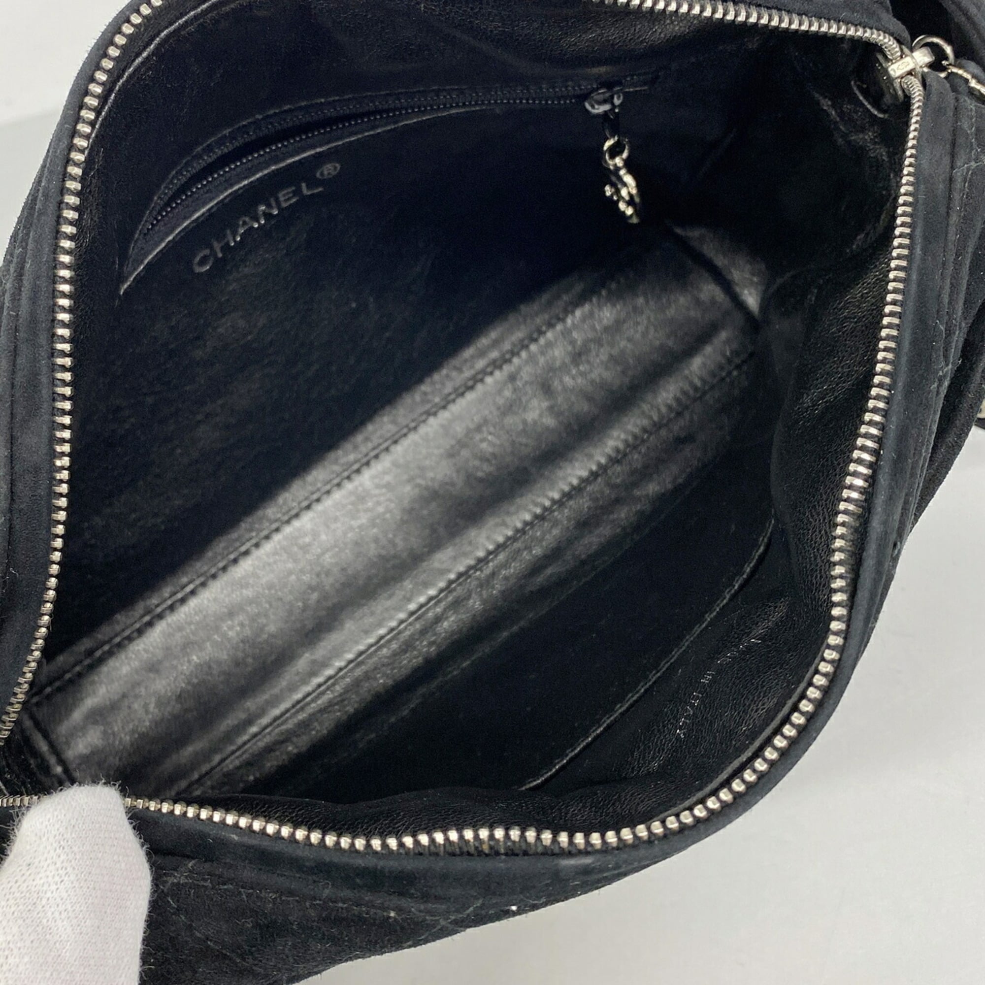 Chanel Black Suede Shoulder Bag (Pre-Owned)