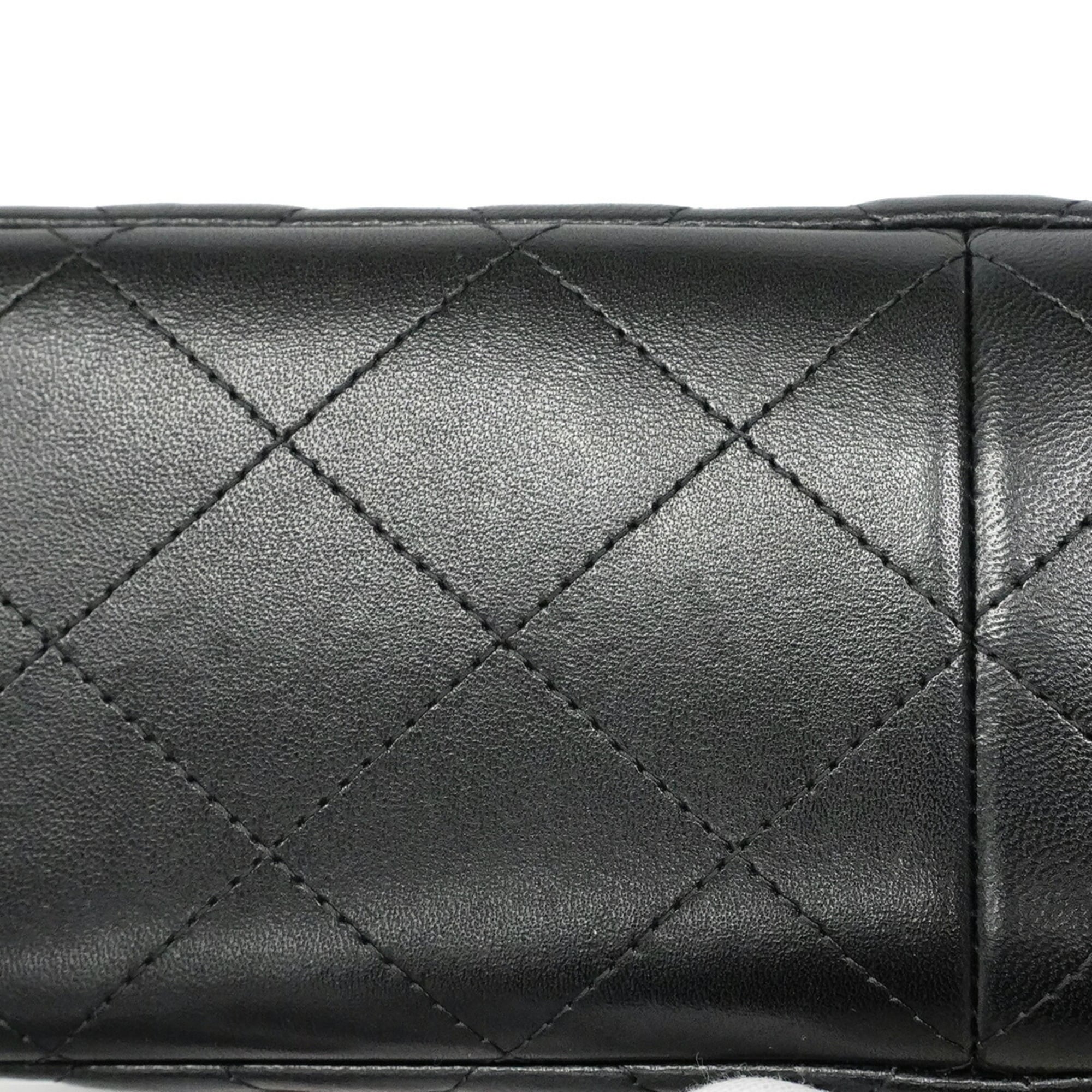Chanel Black Leather Shoulder Bag (Pre-Owned)
