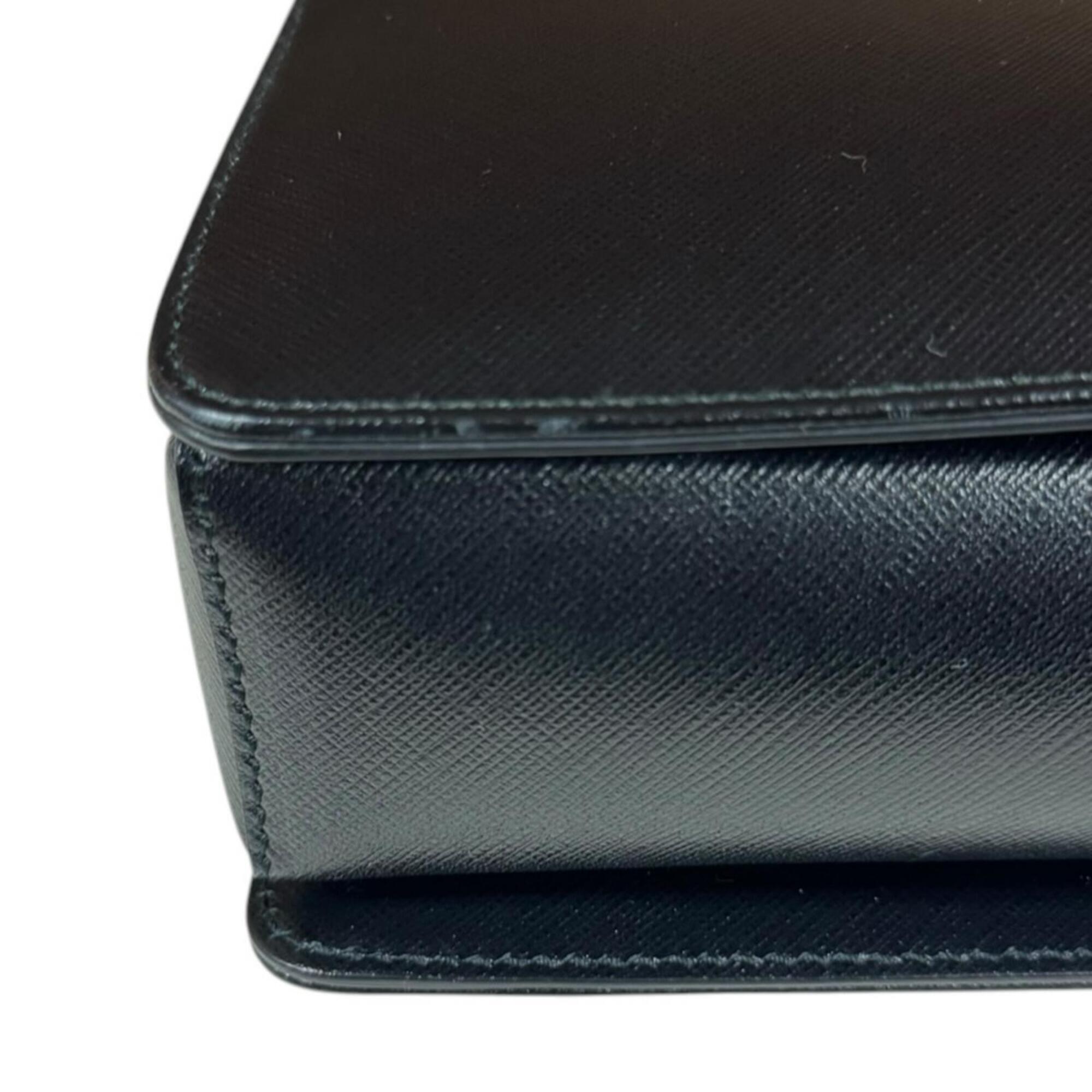Salvatore Ferragamo Black Leather Shoulder Bag (Pre-Owned)