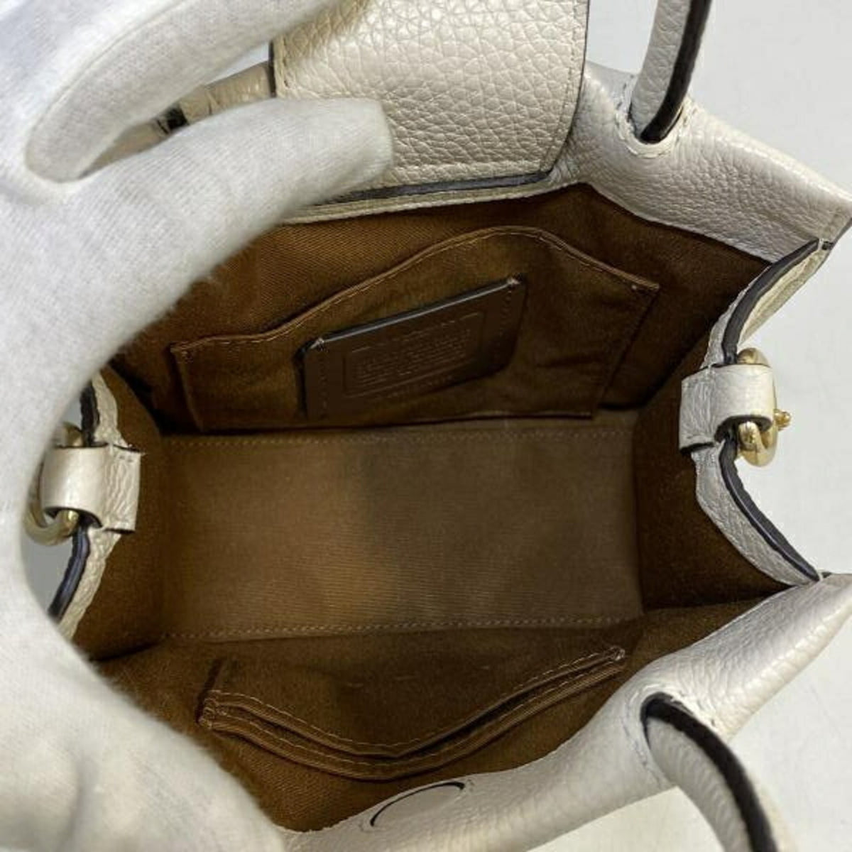 Coach White Handbag Shoulder Bag (Pre-Owned)