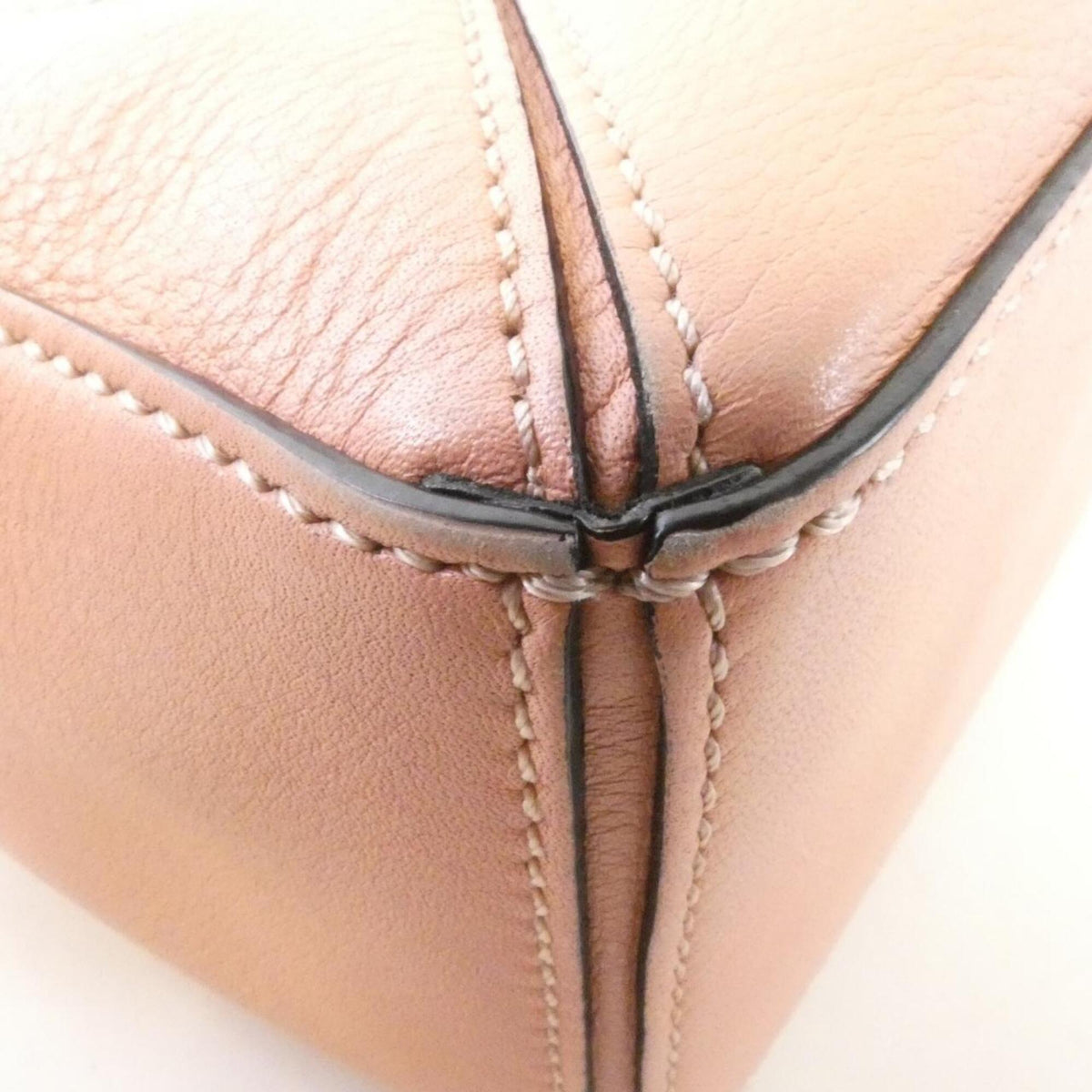 Loewe Pink Leather Handbag (Pre-Owned)